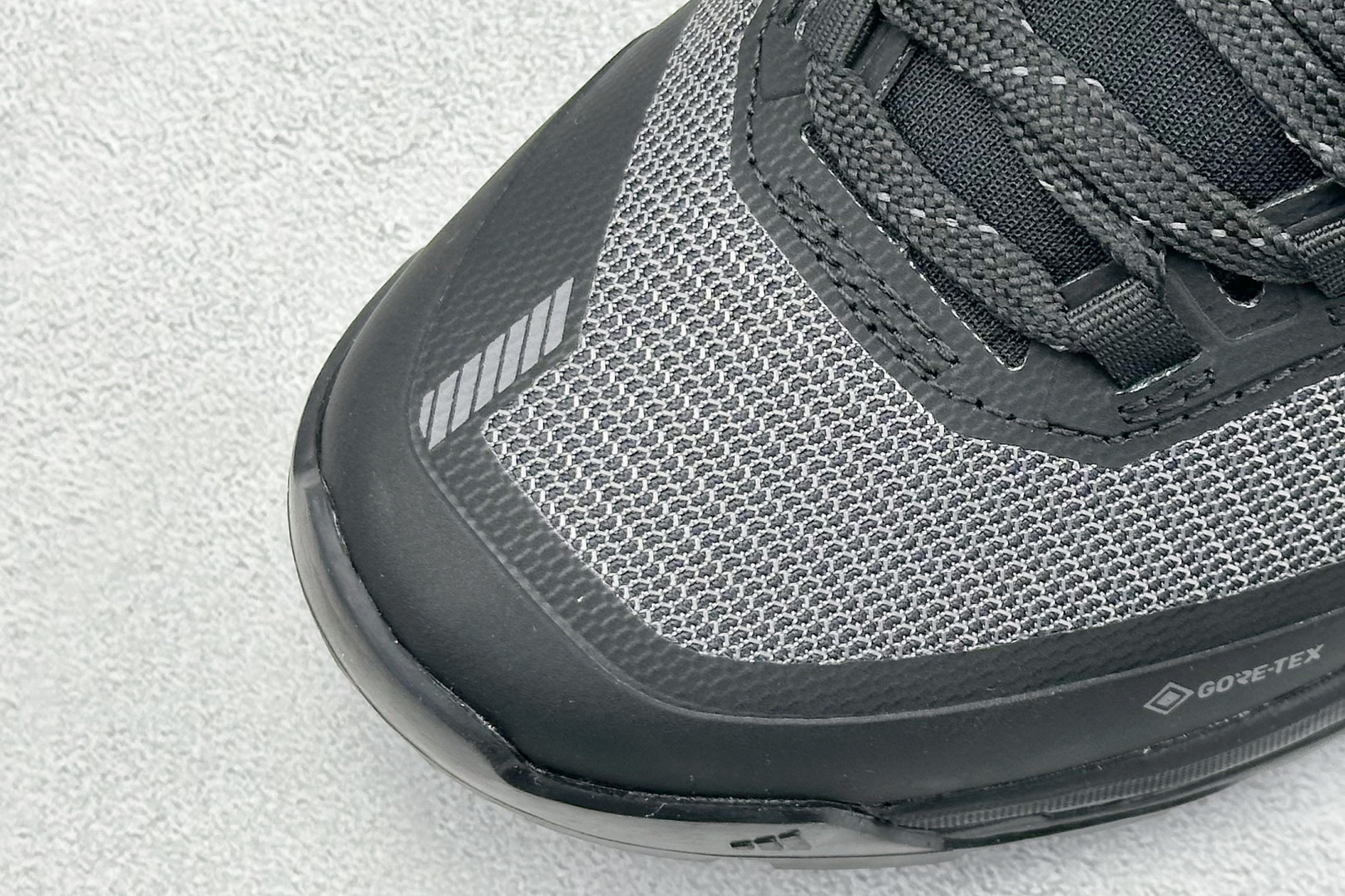  
Adidas TERREX SKYCHASER TECH GTX 
运动网面透气跑鞋 
原档案数据编