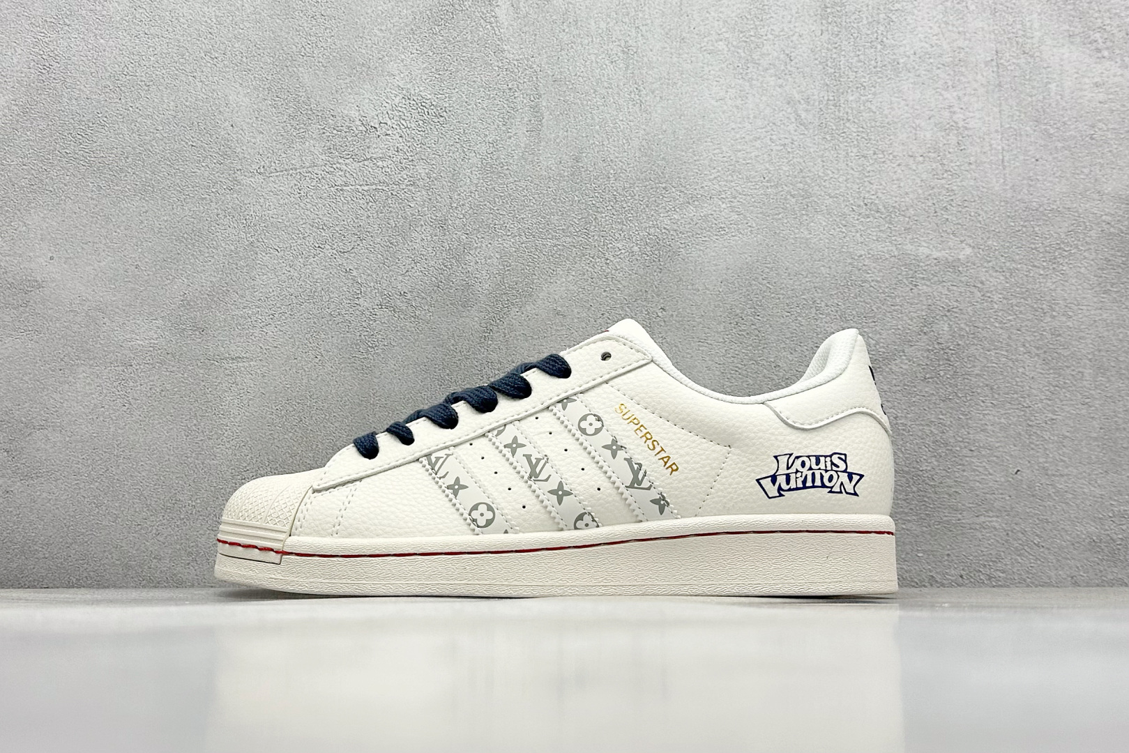  
AD Originals Superstar x Louis Vuitton 白蓝
采用全新头层拼接