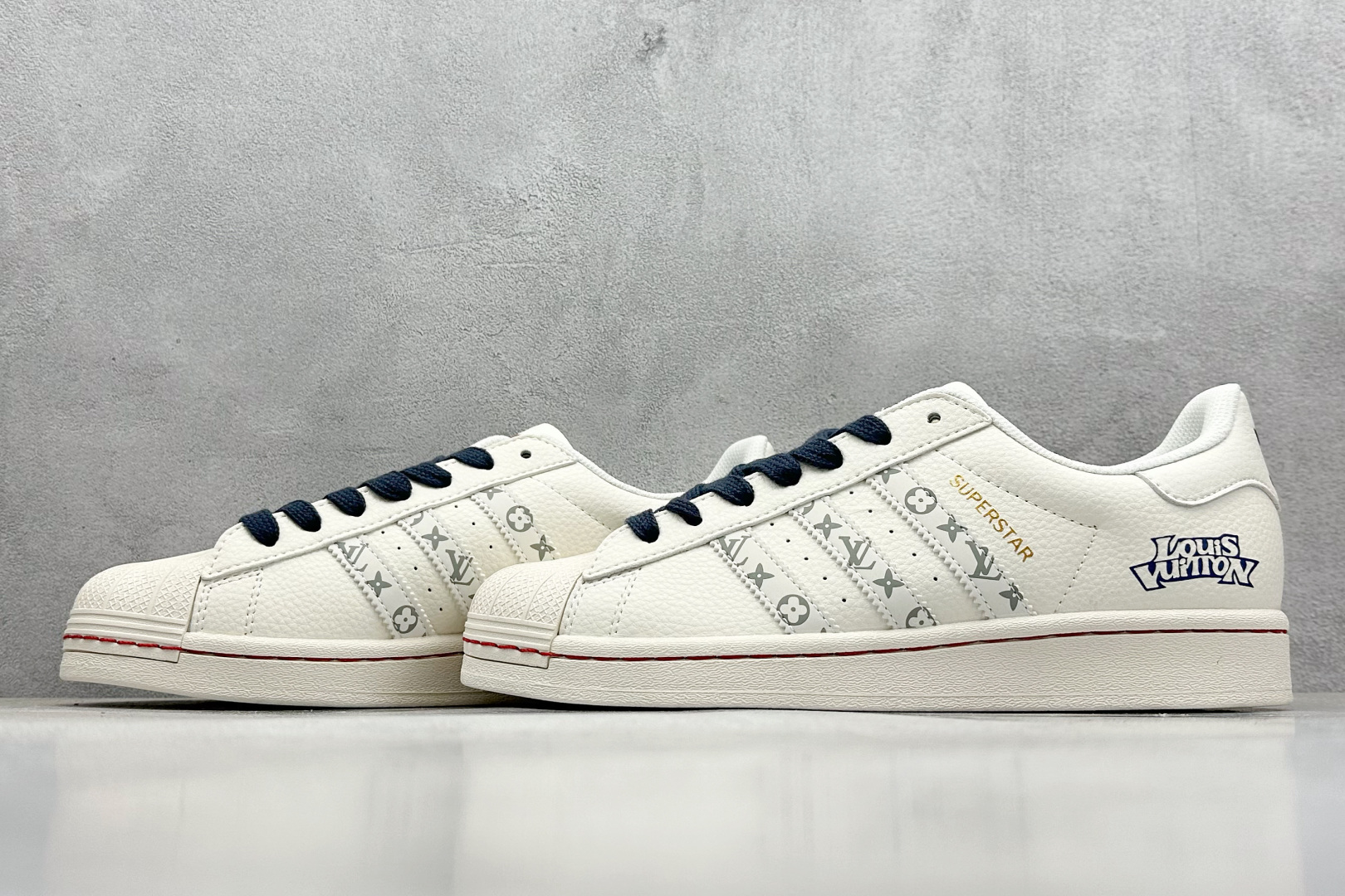  
AD Originals Superstar x Louis Vuitton 白蓝
采用全新头层拼接