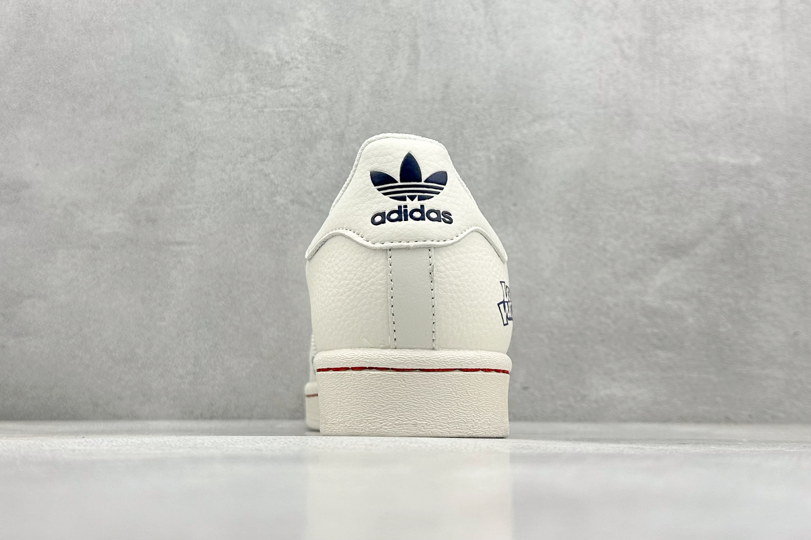  
AD Originals Superstar x Louis Vuitton 白蓝
采用全新头层拼接
