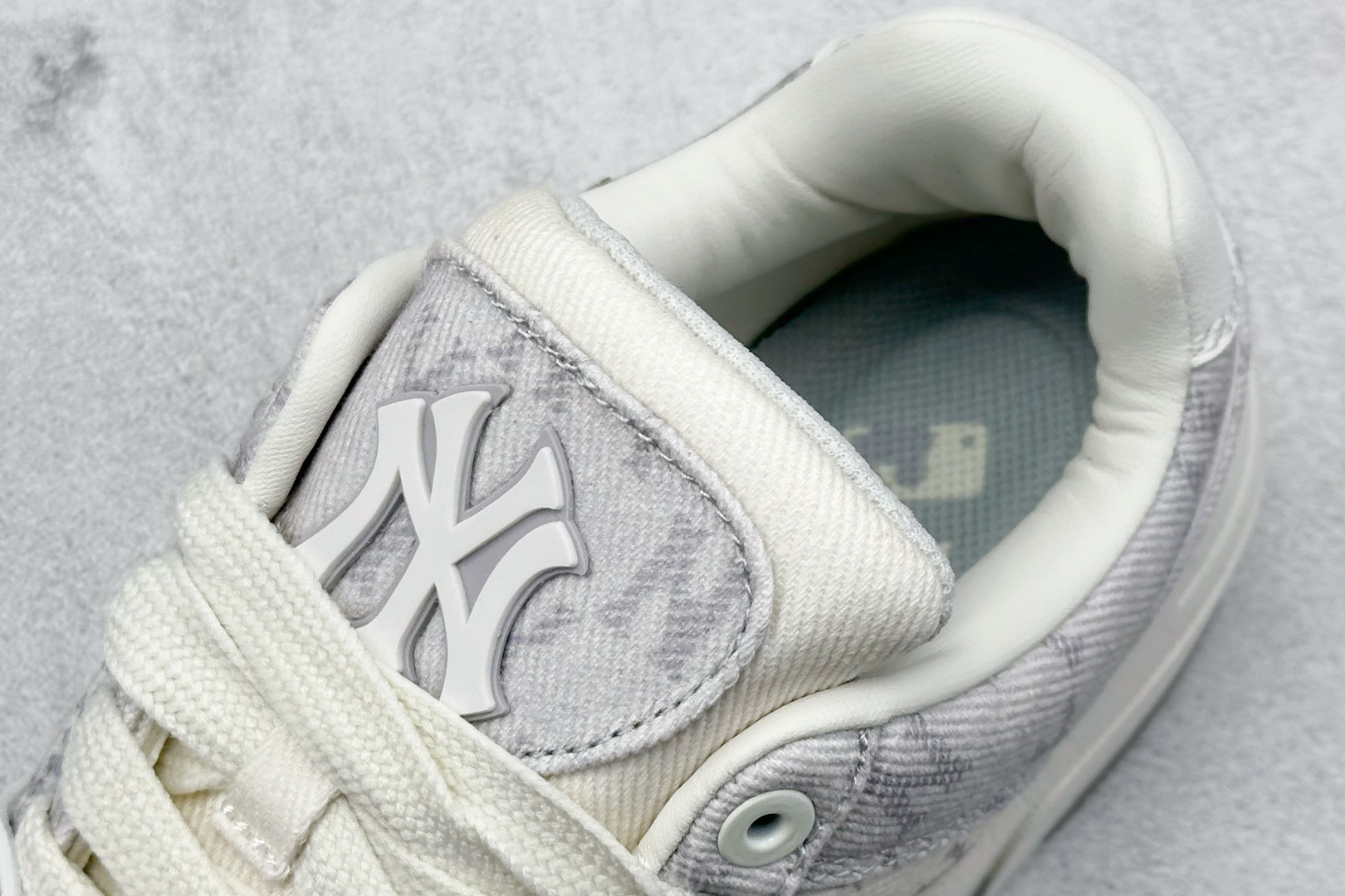  
MLB Chunky Liner Basic 学长鞋 轻量增高厚底百搭休闲运动板鞋

Size ：3