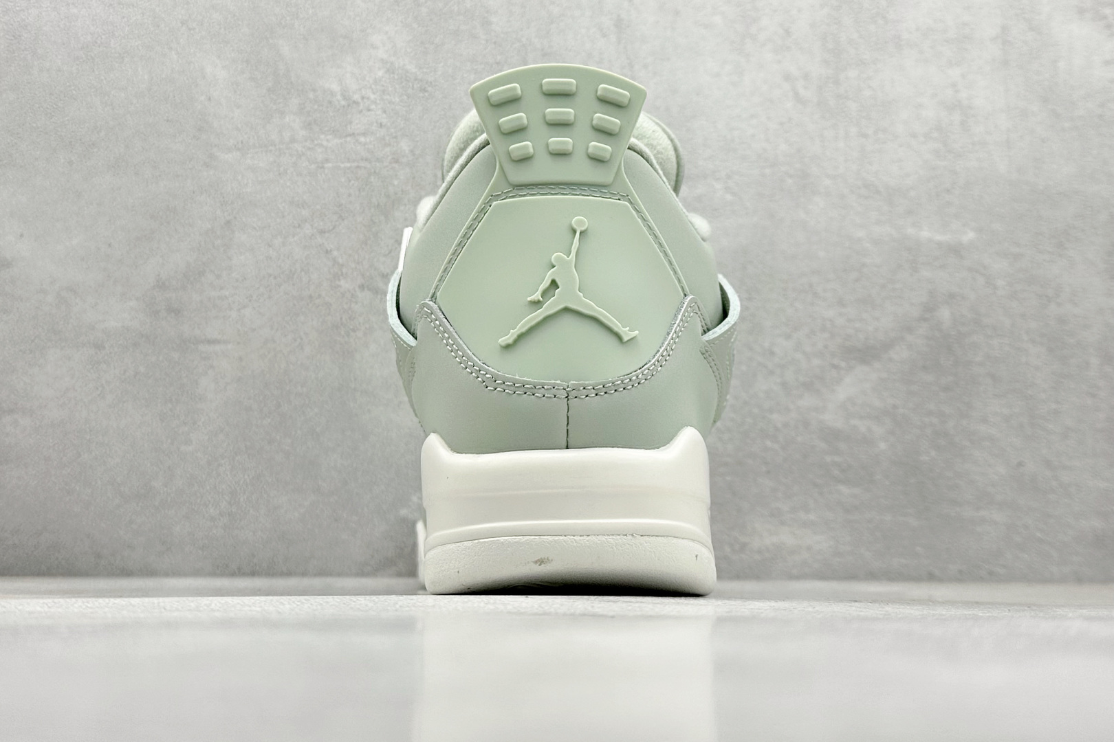  
Air Jordan 4 Retro Low Seafoam 薄荷绿
最高工艺复刻 原装无色差修正
