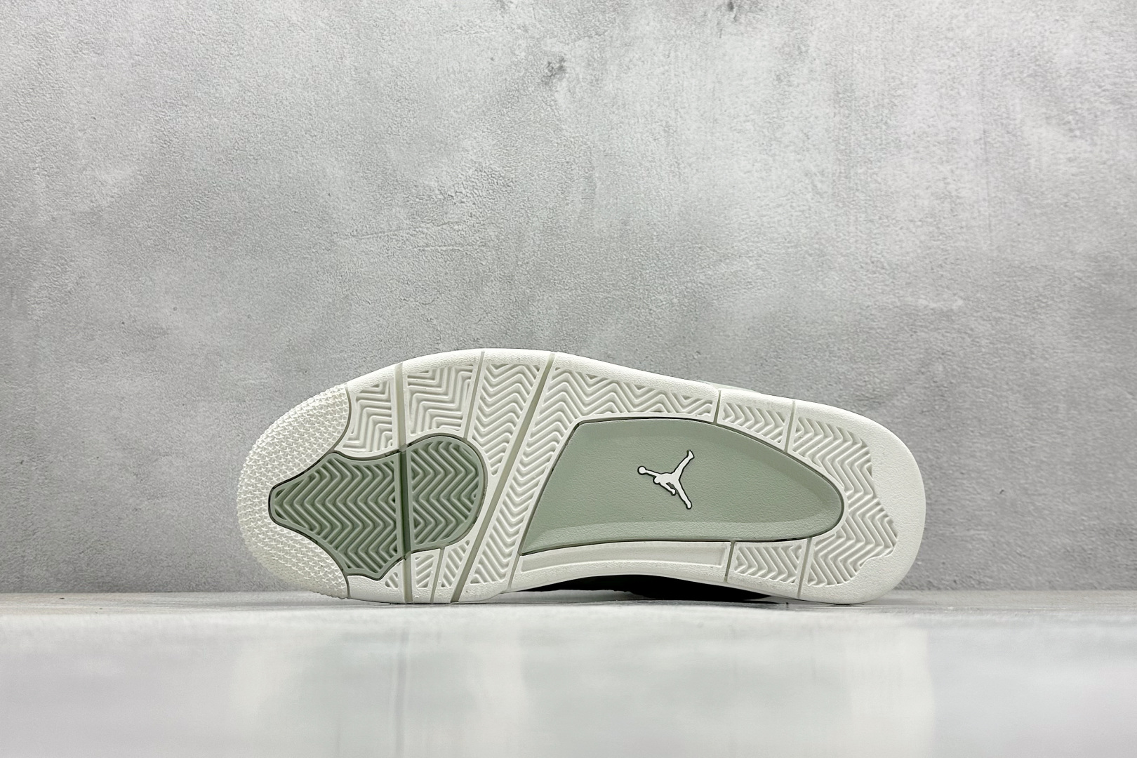  
Air Jordan 4 Retro Low Seafoam 薄荷绿
最高工艺复刻 原装无色差修正
