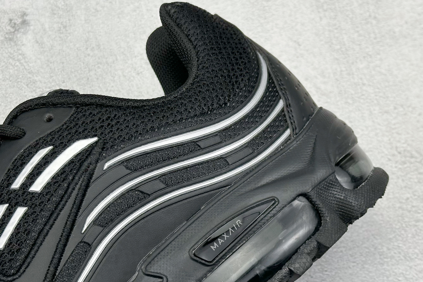  
Comme Des Garcons Homme Plus x Nk Air Max TL 2.5 P