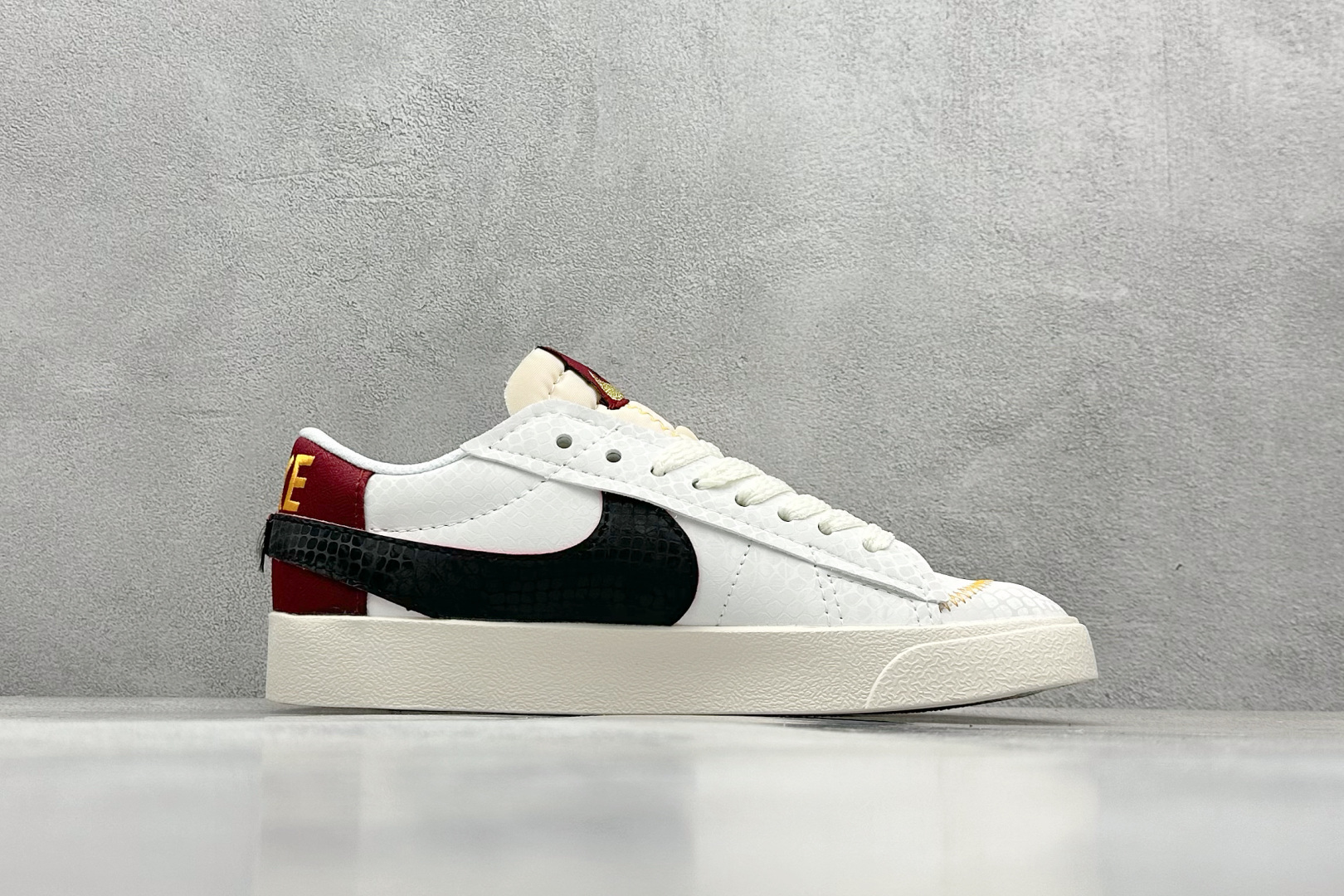  
NK Blazer Low'77 Jumbo  大钩
经典百搭低帮开拓者休闲运动板鞋
真硫化铝楦制作