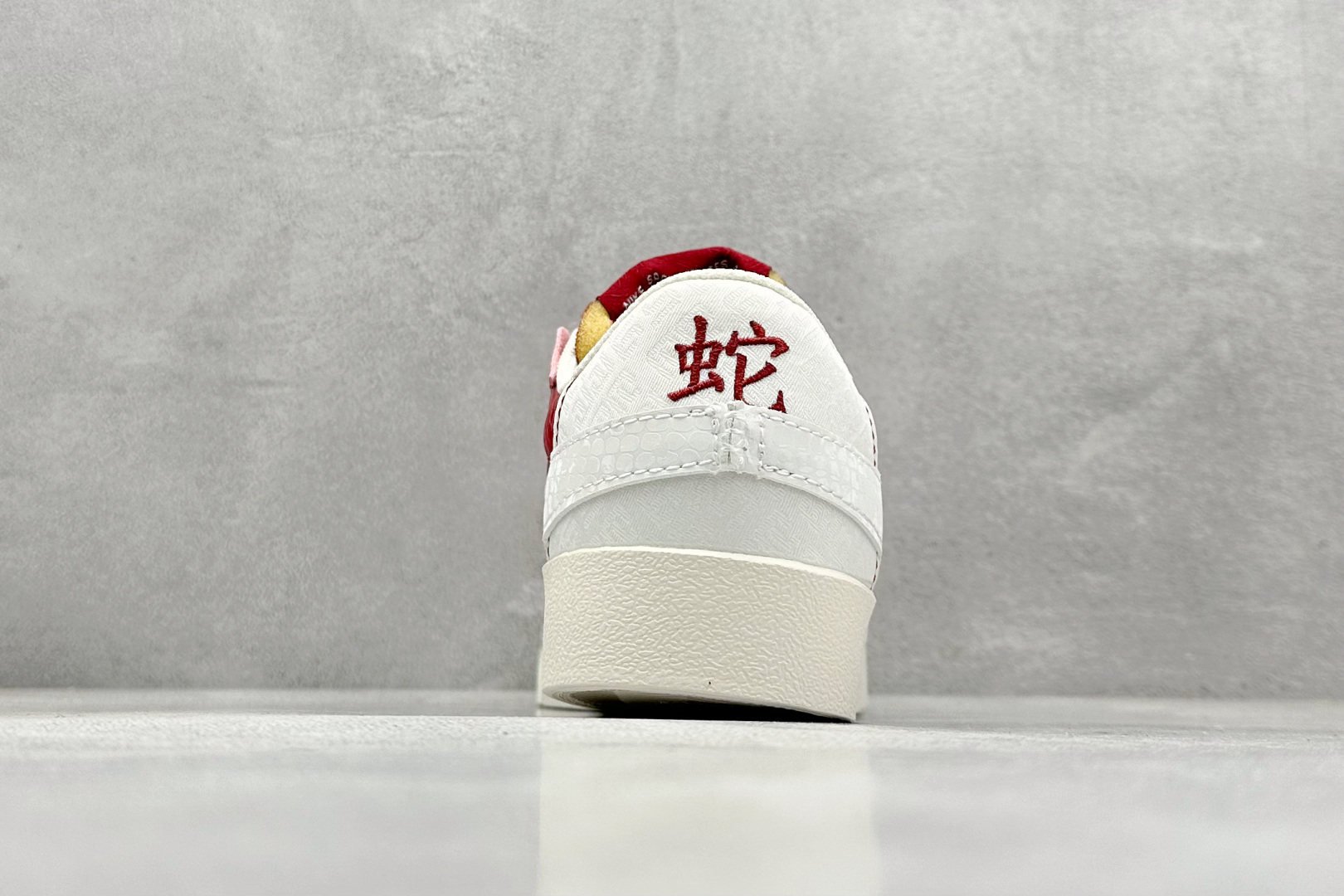  
NK Blazer Low'77 Jumbo 大钩
经典百搭低帮开拓者休闲运动板鞋
真硫化铝楦制作 
