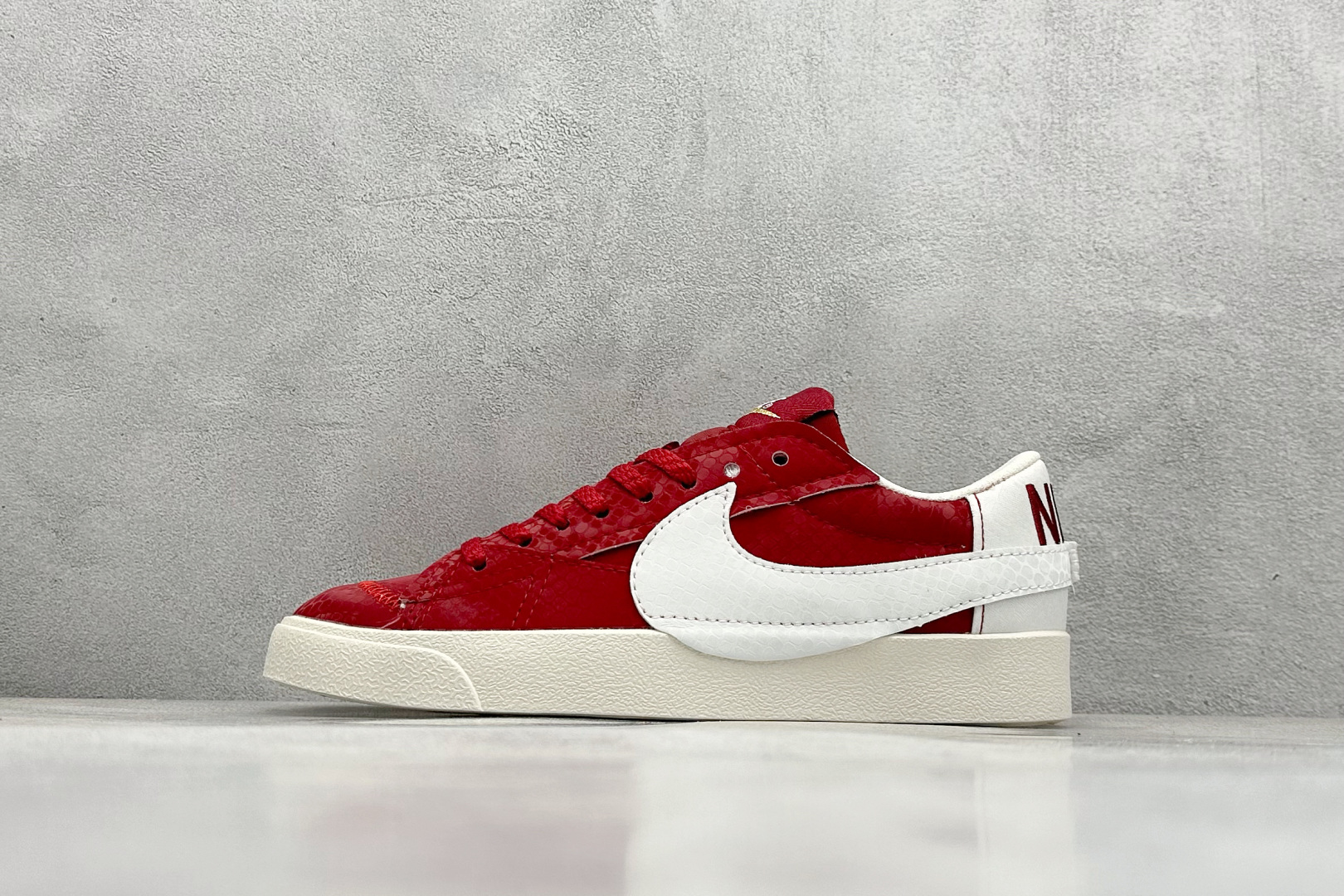  
NK Blazer Low'77 Jumbo 大钩
经典百搭低帮开拓者休闲运动板鞋
真硫化铝楦制作 