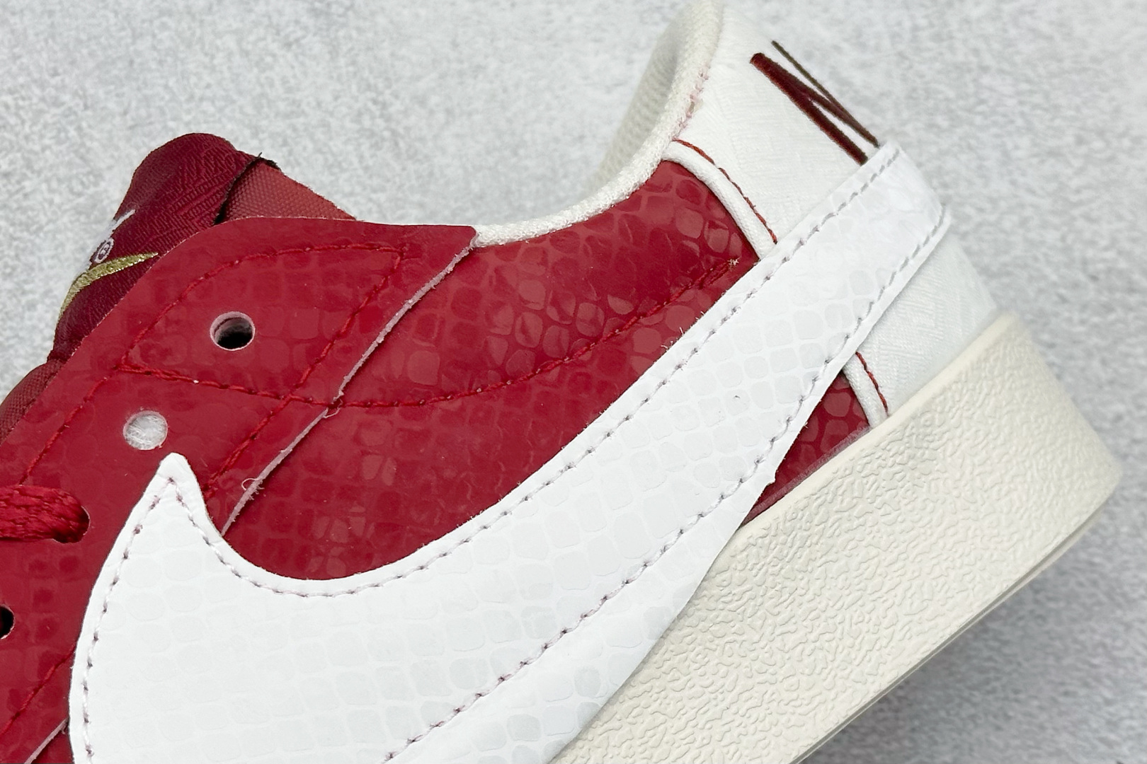  
NK Blazer Low'77 Jumbo 大钩
经典百搭低帮开拓者休闲运动板鞋
真硫化铝楦制作 
