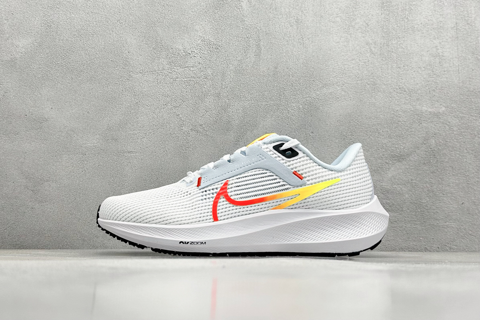 福利特价 
Nike Air Zoom Pegasus 40代 网面透气跑步鞋 兼顾迅疾外观和稳固脚感 