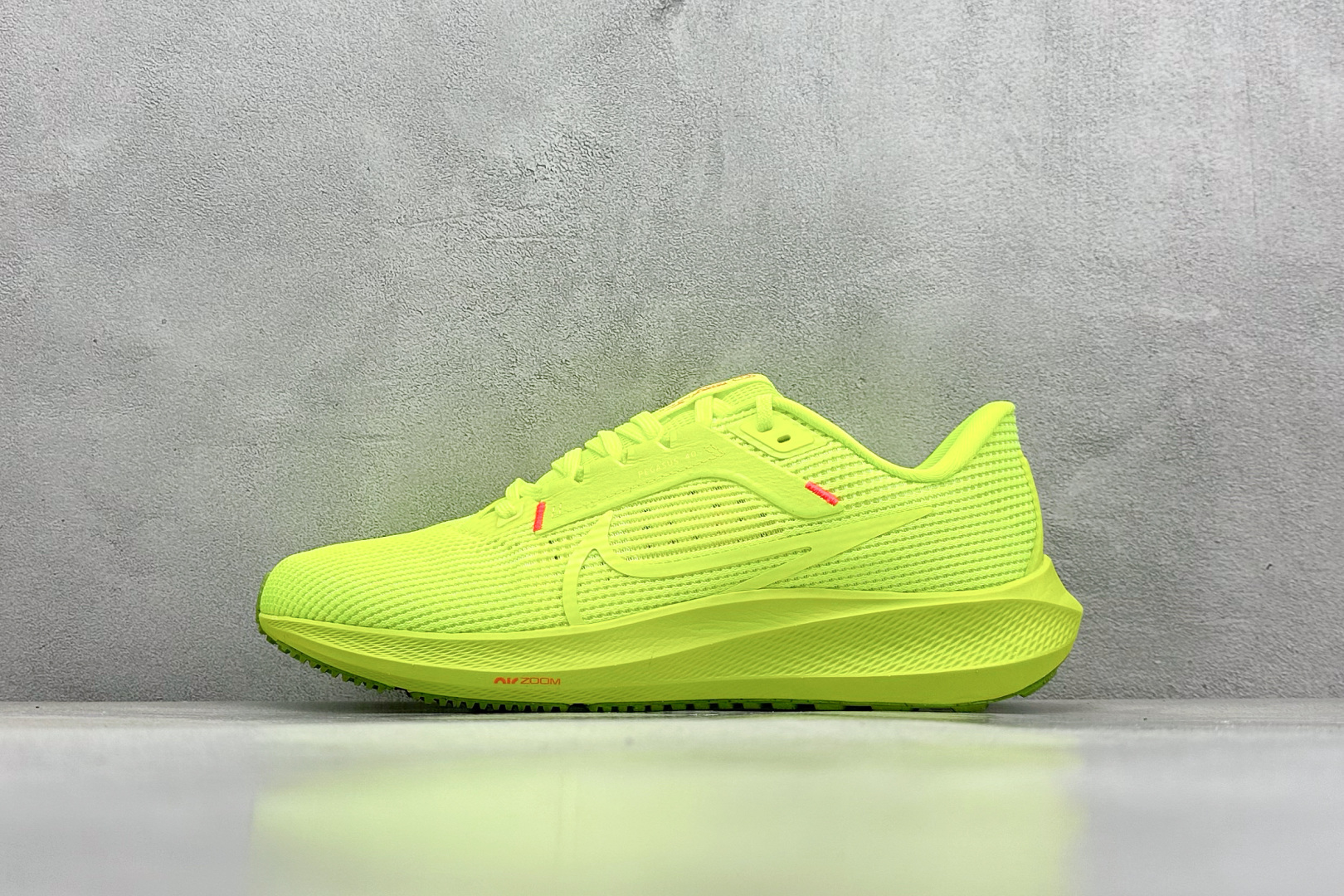 福利特价 
Nike Air Zoom Pegasus 40代 网面透气跑步鞋 兼顾迅疾外观和稳固脚感 