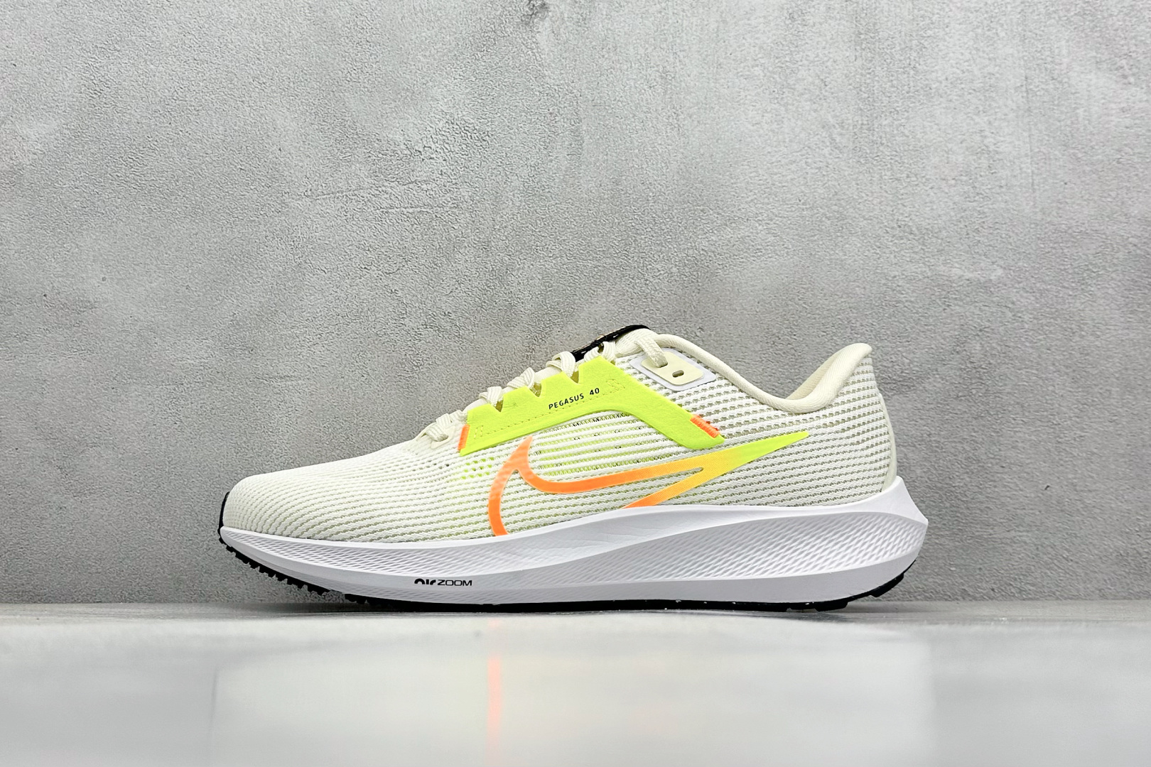 福利特价 
Nike Air Zoom Pegasus 40代 网面透气跑步鞋 兼顾迅疾外观和稳固脚感 