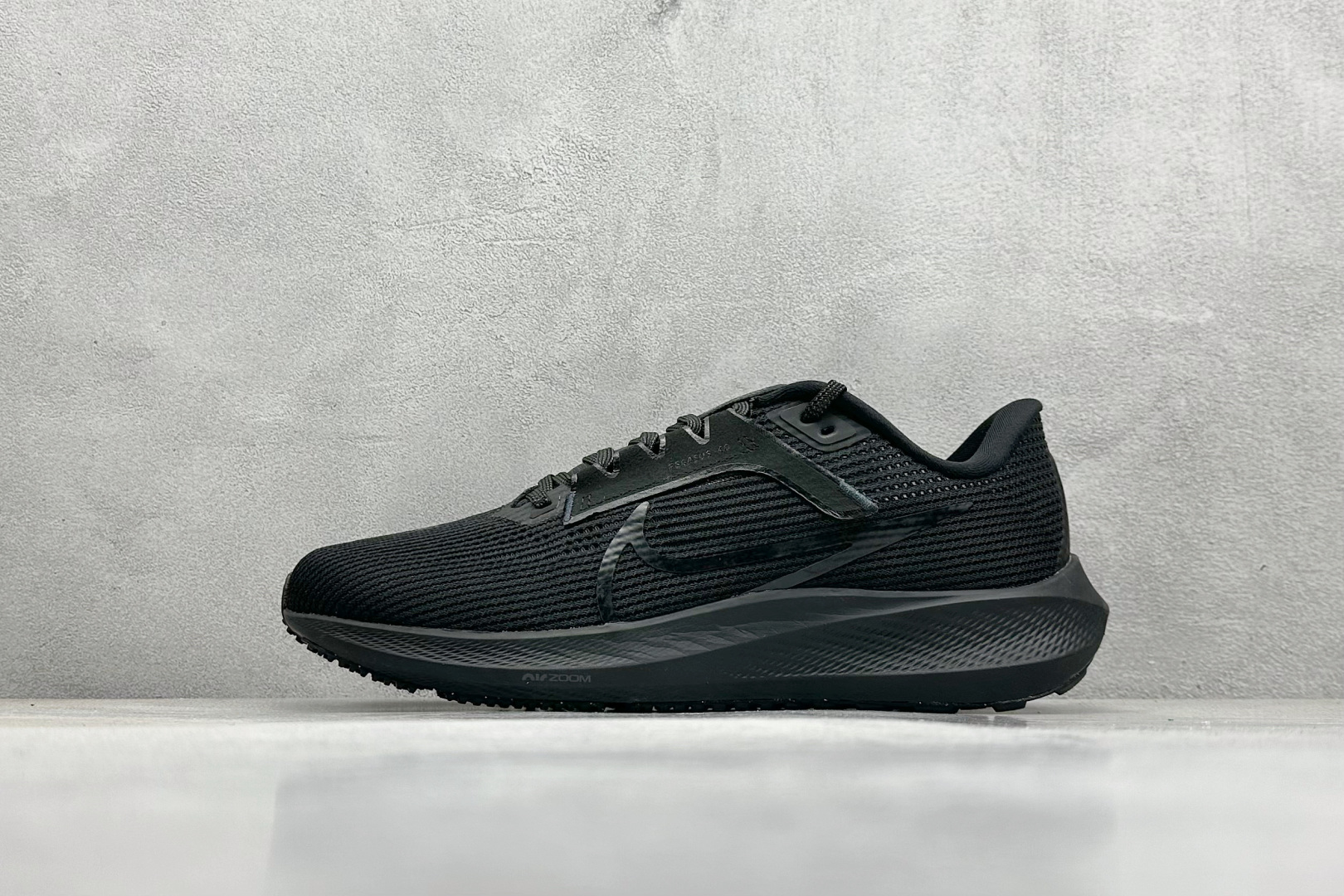福利特价 
Nike Air Zoom Pegasus 40代 网面透气跑步鞋 兼顾迅疾外观和稳固脚感 