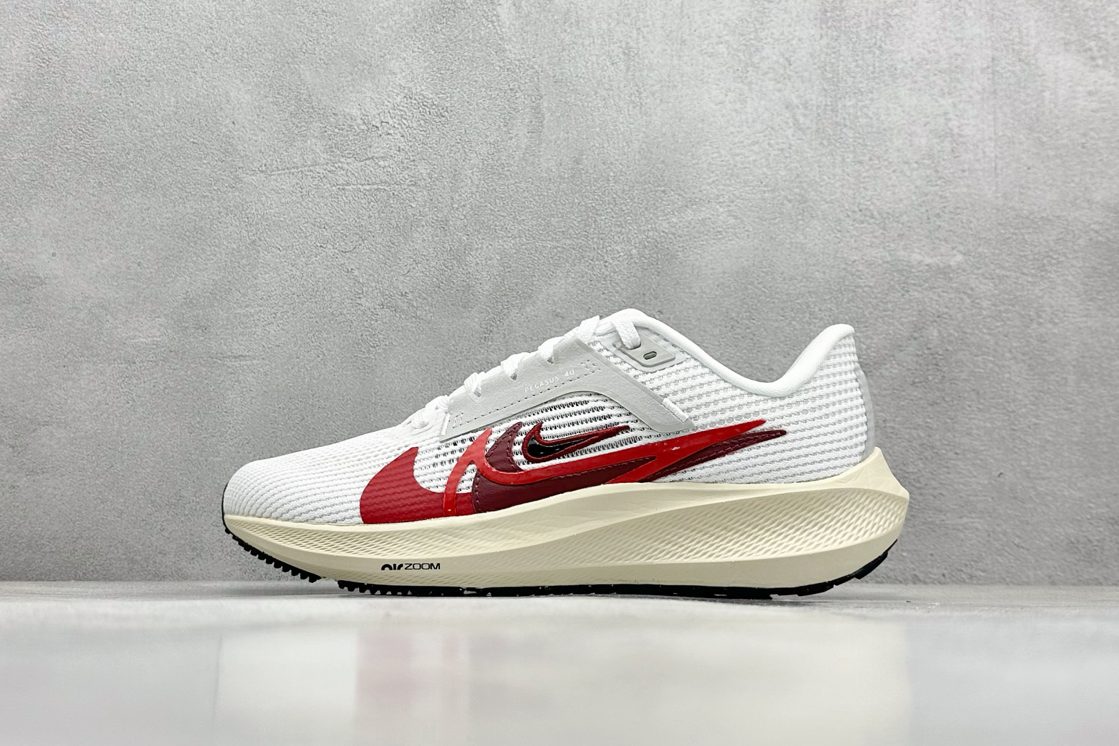 福利特价 
Nike Air Zoom Pegasus 40代 网面透气跑步鞋 兼顾迅疾外观和稳固脚感 