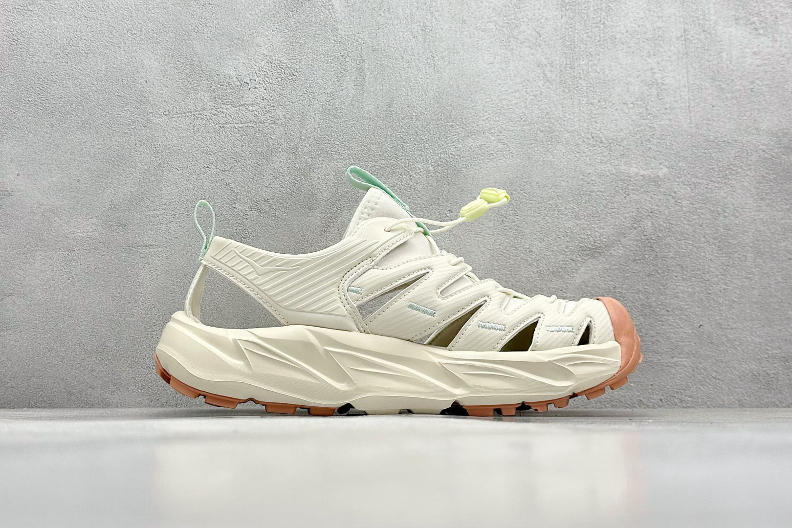 终端放店
TM版 Hoka One One Hopara 霍帕拉休闲户外涉水溯溪凉鞋
作为先锋品牌的