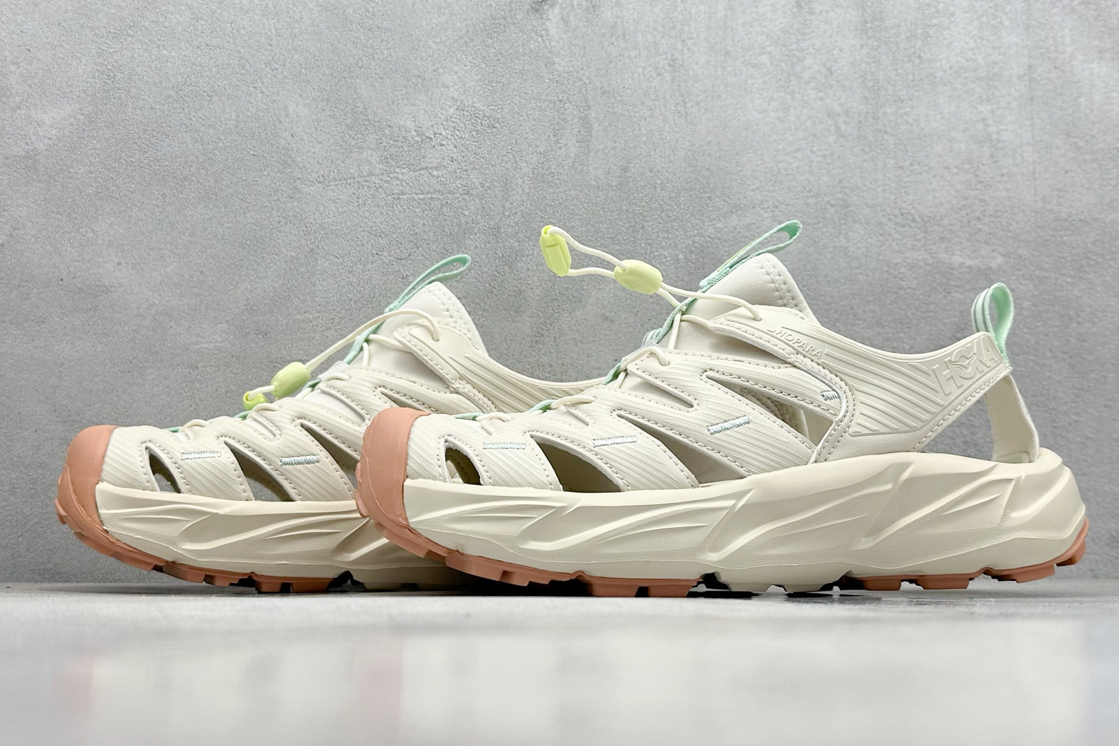 终端放店
TM版 Hoka One One Hopara 霍帕拉休闲户外涉水溯溪凉鞋
作为先锋品牌的