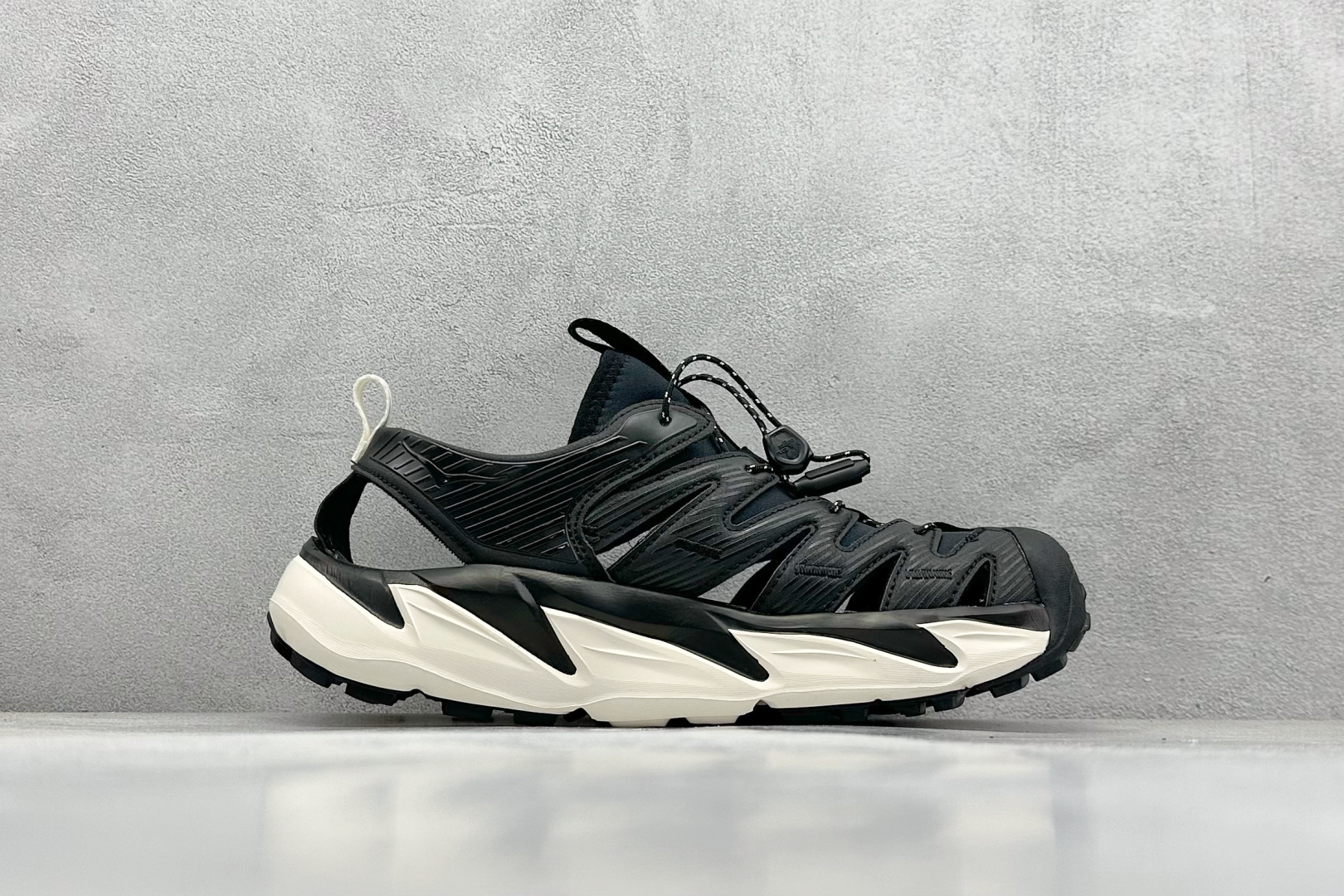 终端放店
TM版 Hoka One One Hopara 霍帕拉休闲户外涉水溯溪凉鞋
作为先锋品牌的