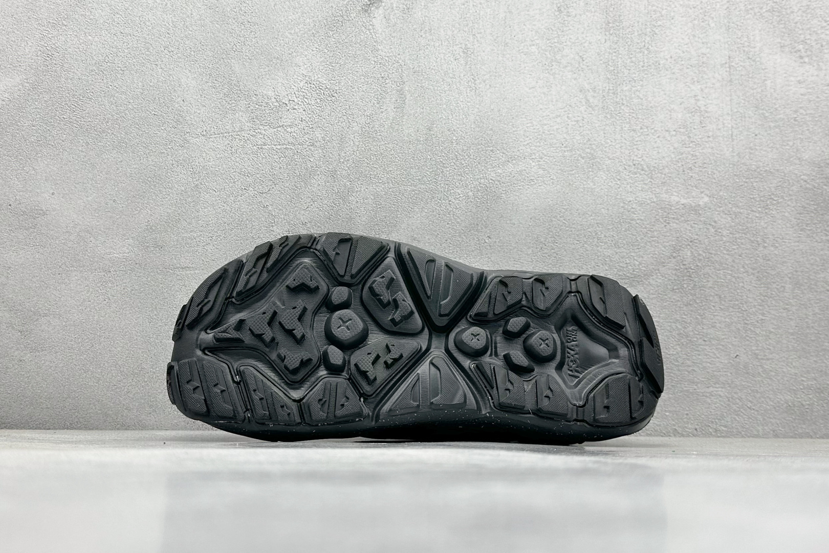 终端放店
TM版 Hoka One One Hopara 霍帕拉休闲户外涉水溯溪凉鞋
作为先锋品牌的