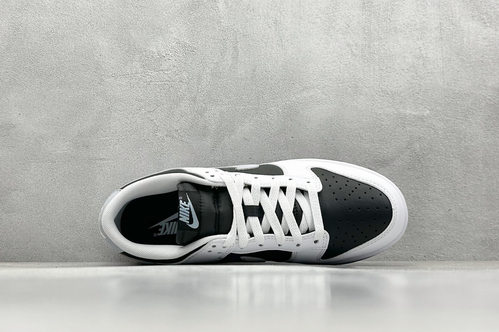  终端放店
YH版 Nike SB Dunk Reverse Panda 2.0 白黑色
原装头层材料 