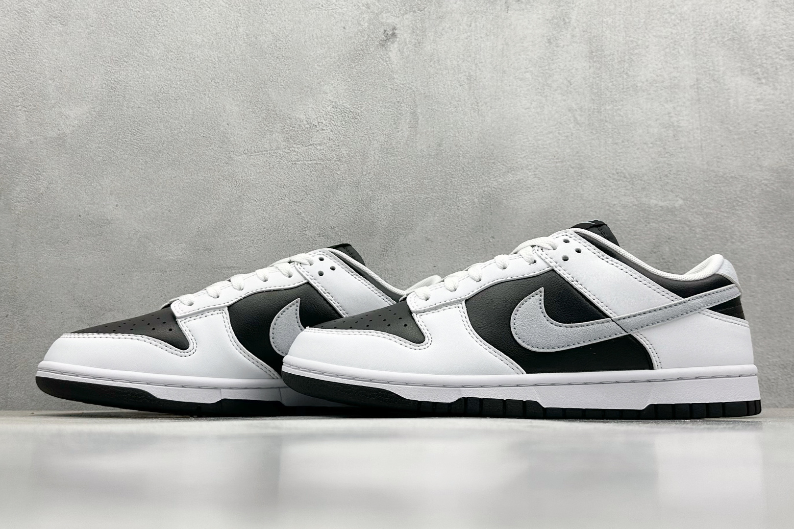  终端放店
YH版 Nike SB Dunk Reverse Panda 2.0 白黑色
原装头层材料 