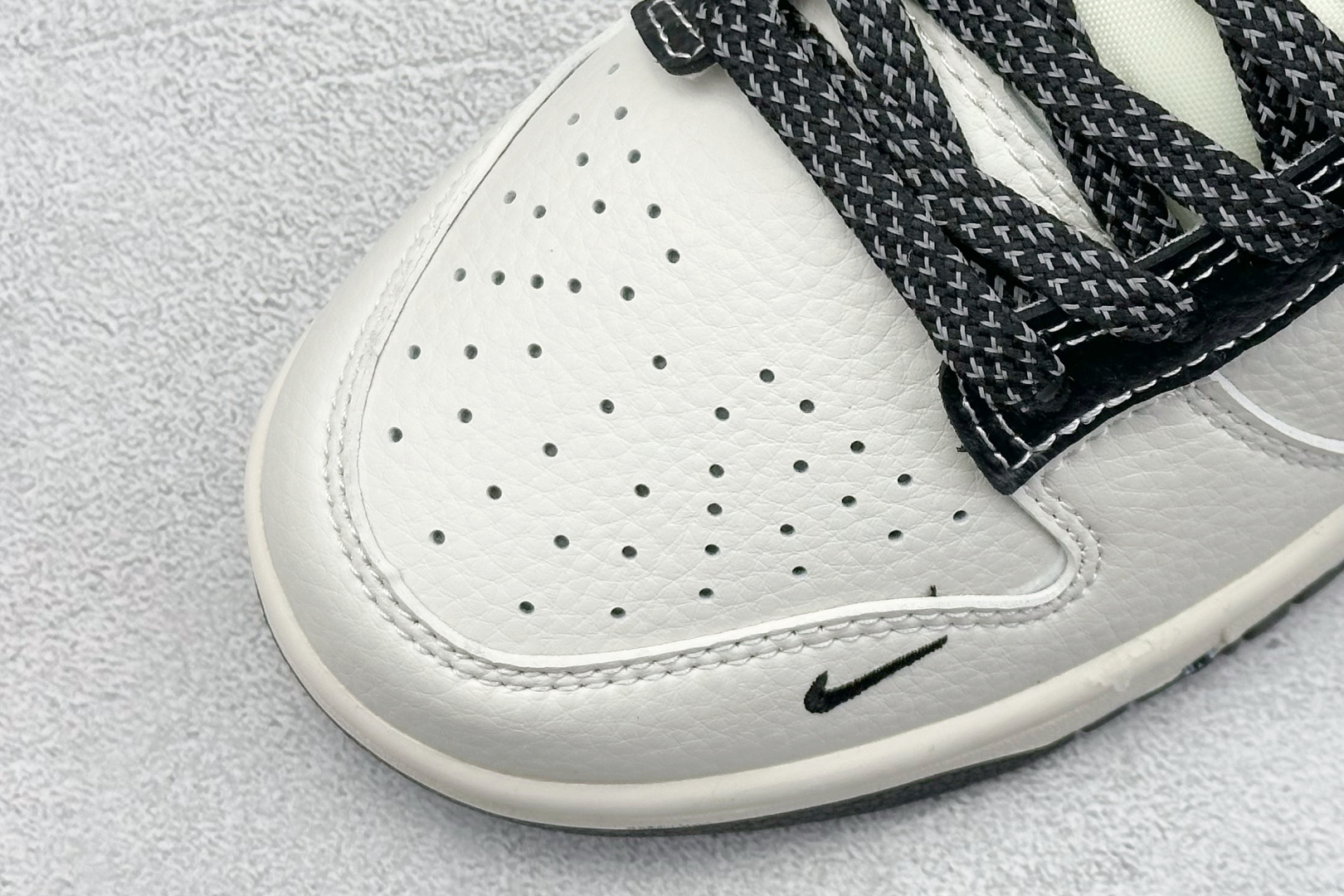  终端放店
XC版 Nike SB Dunk Low x Spreme 联名款
大厂出品 极力推荐
原装
