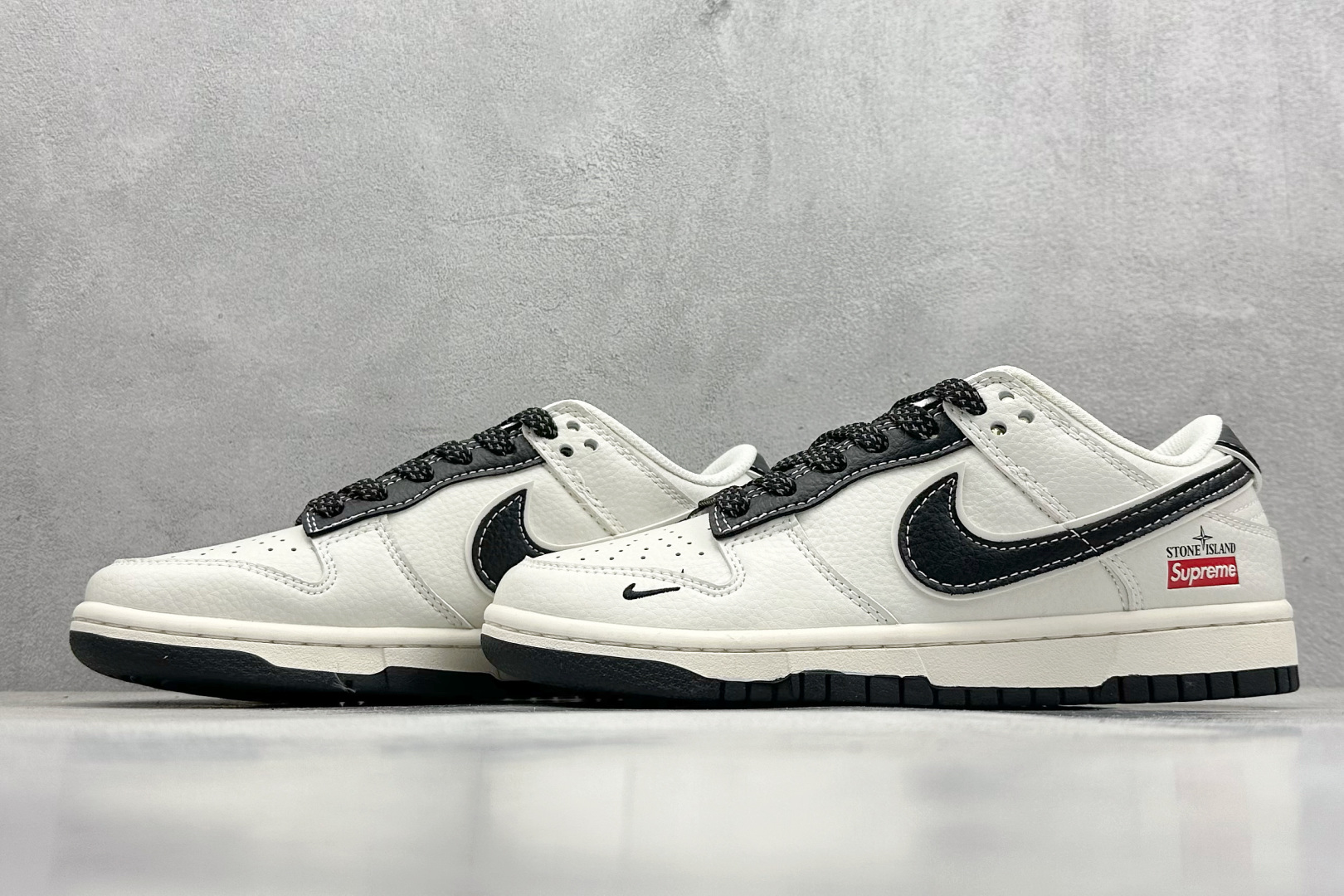  终端放店
XC版 Nike SB Dunk Low x Spreme 联名款
大厂出品 极力推荐
原装