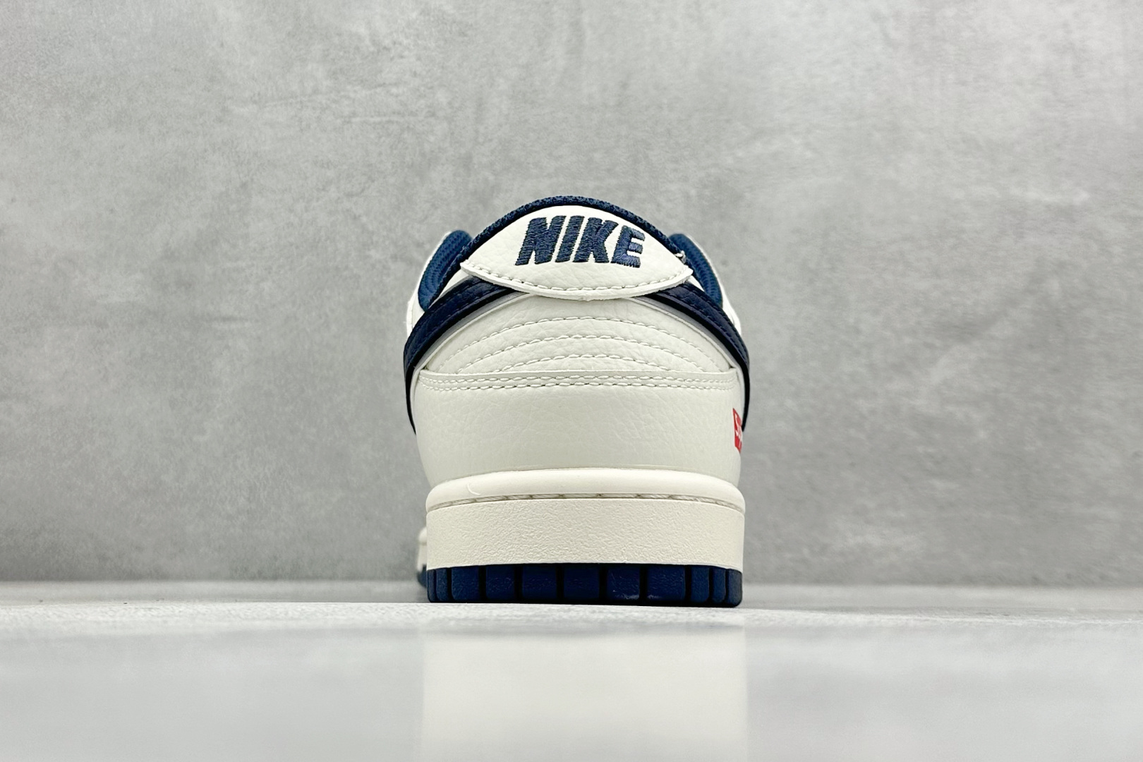  终端放店
XC版 Nk SB Dunk Low Supreme联名-双勾米深蓝 周年高端定制 低帮休闲