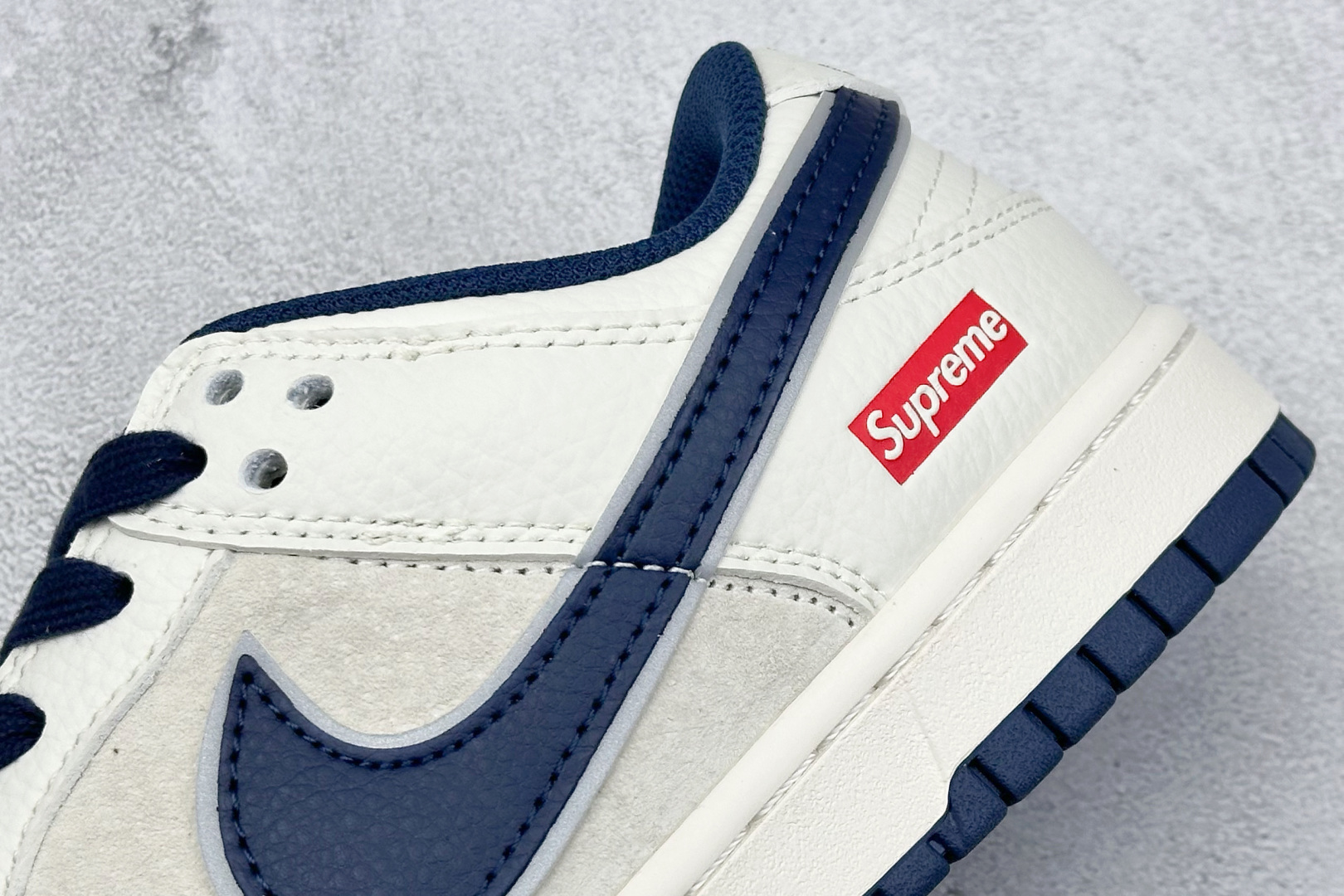  终端放店
XC版 Nk SB Dunk Low Supreme联名-双勾米深蓝 周年高端定制 低帮休闲