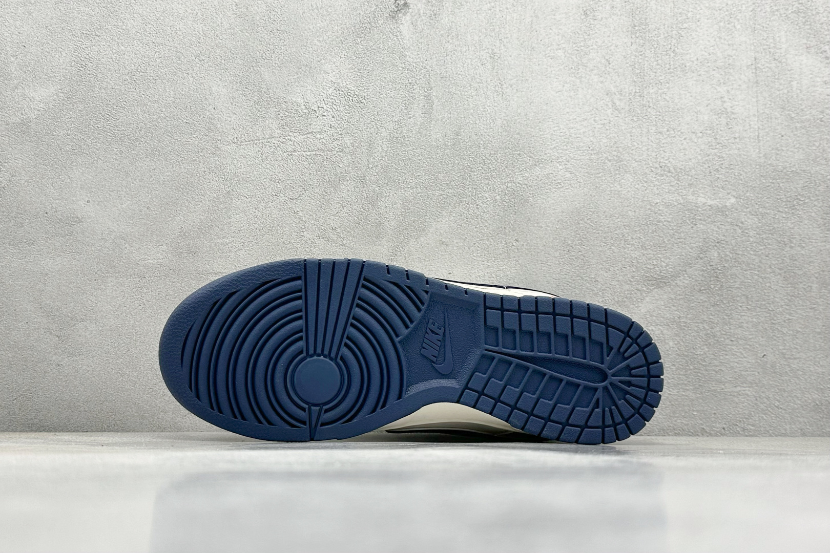  终端放店
XC版 Nk SB Dunk Low Supreme联名-双勾米深蓝 周年高端定制 低帮休闲