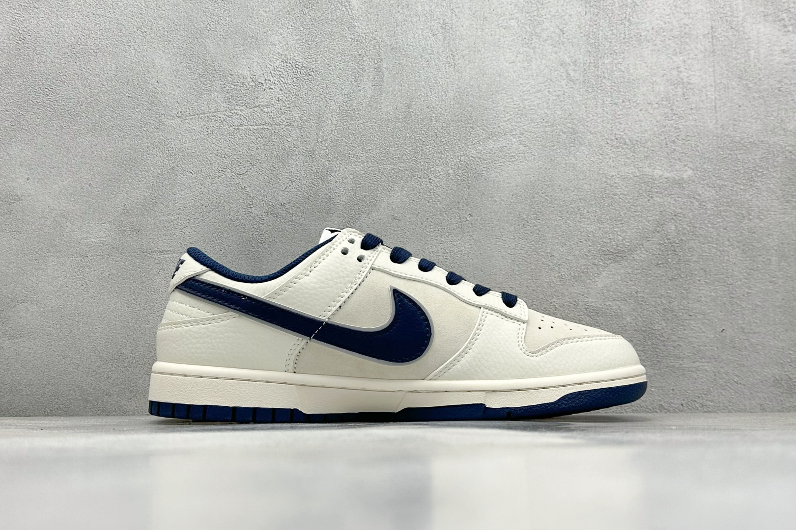  终端放店
XC版 Nk SB Dunk Low Supreme联名-双勾米深蓝 周年高端定制 低帮休闲