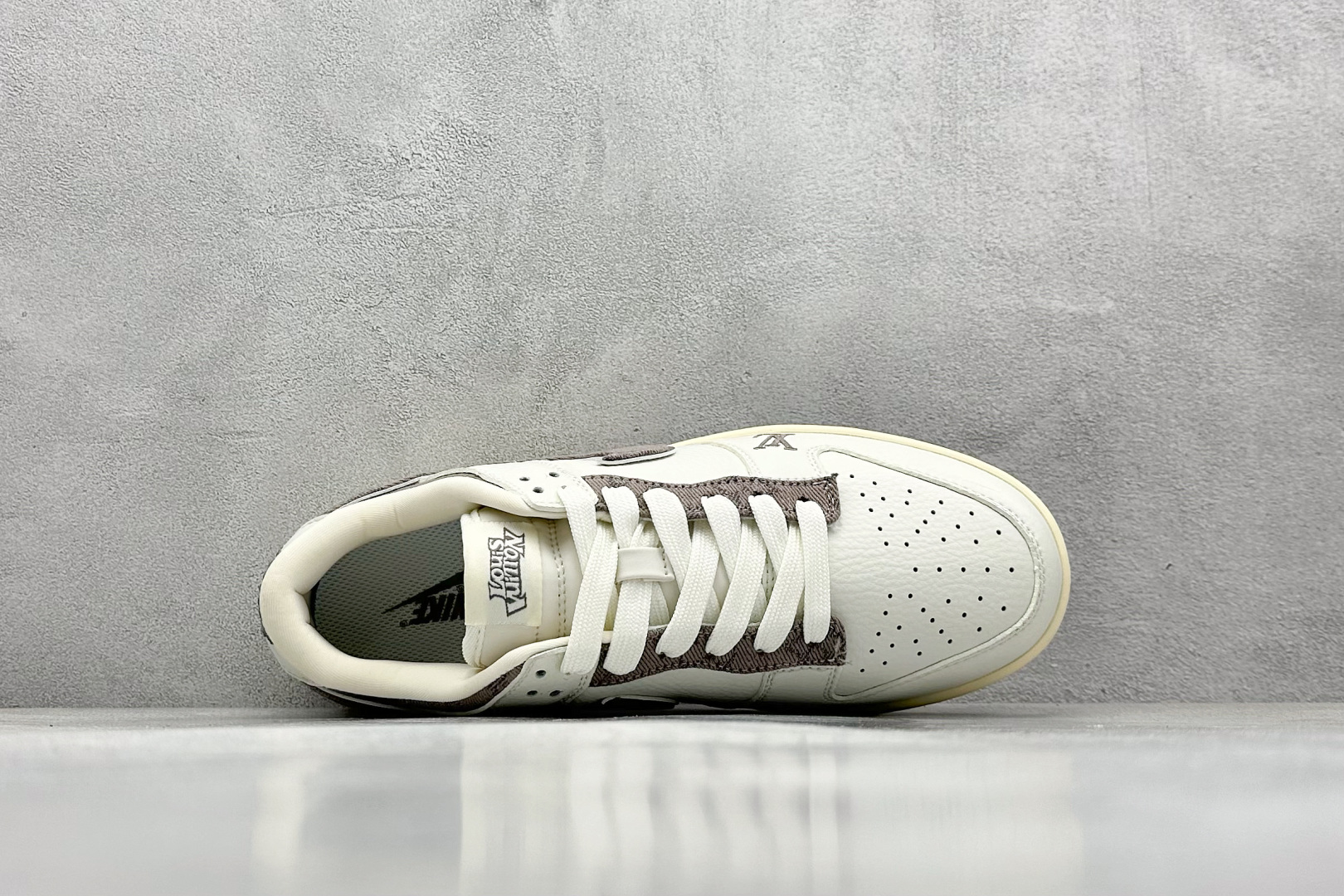  终端放店
XC版 Nike SB Dunk Low x Louis Vuitton 米棕
纯原大厂出品