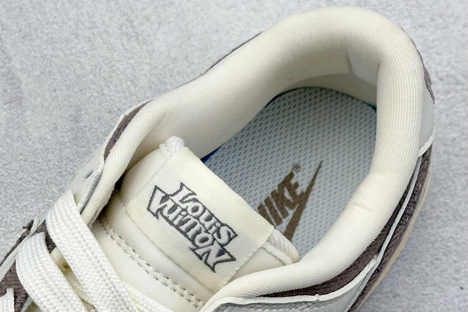  终端放店
XC版 Nike SB Dunk Low x Louis Vuitton 米棕
纯原大厂出品