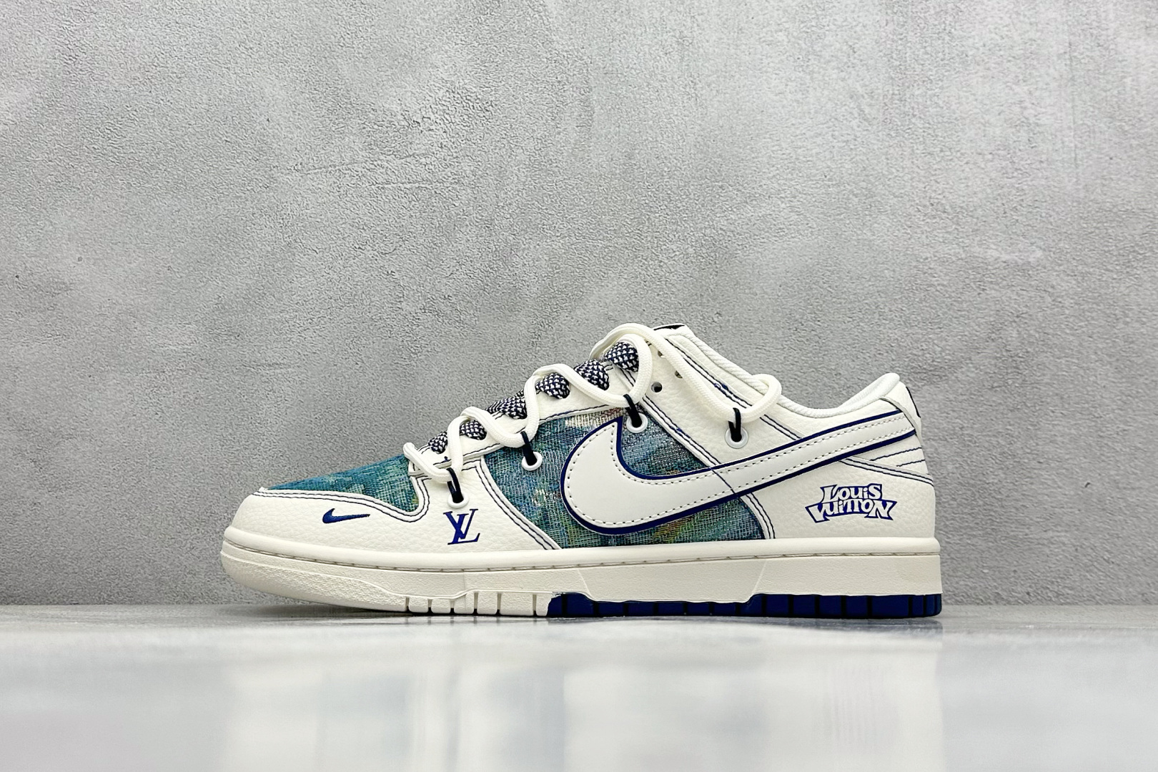  终端放店
XC版 Nike SB Dunk Low LV系列 绑带油画白勾 周年高端定制 低帮休闲板鞋