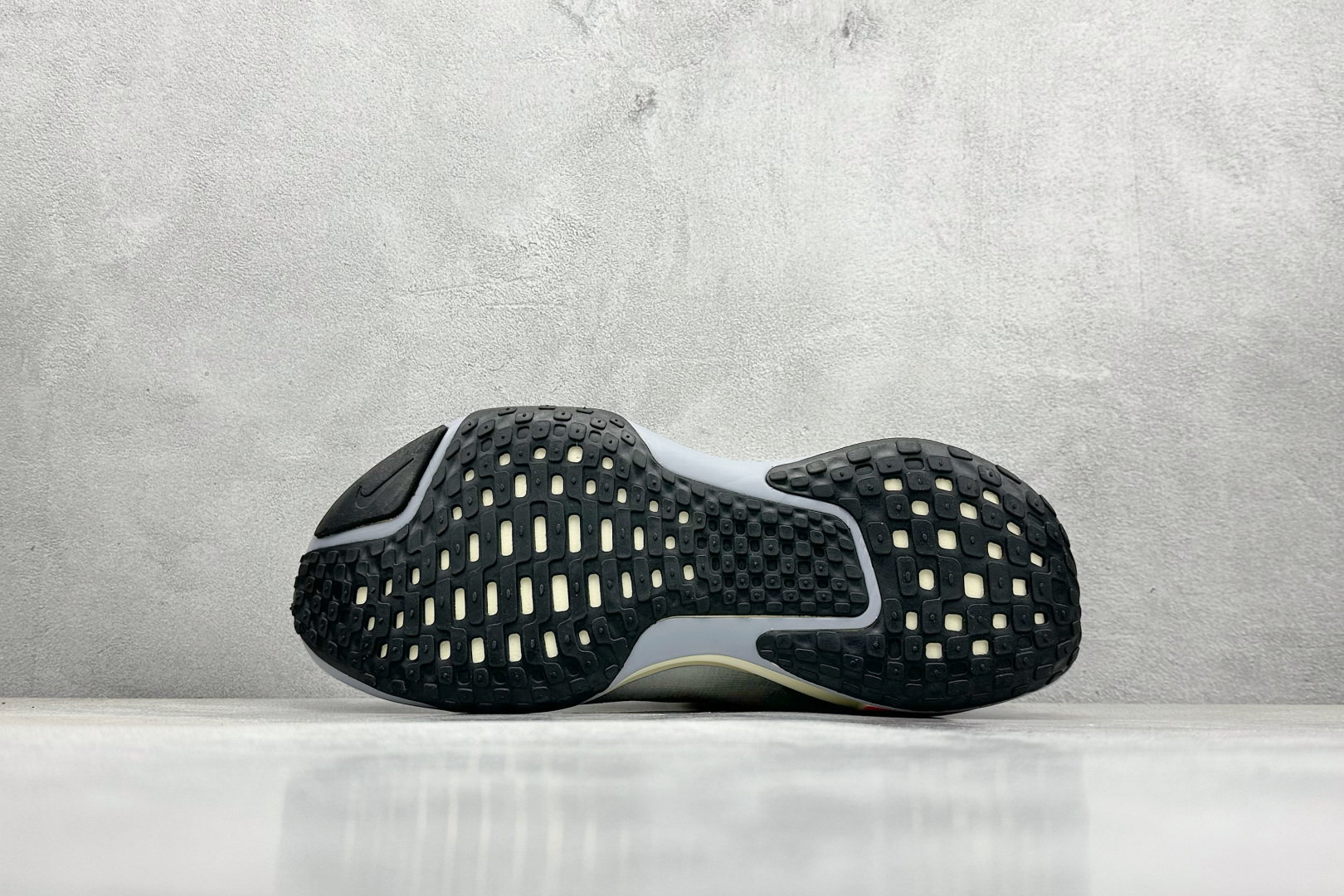 福利特价 终端放店
GS版 NK ZoomX Invincible Run Flyknit FK3 不可