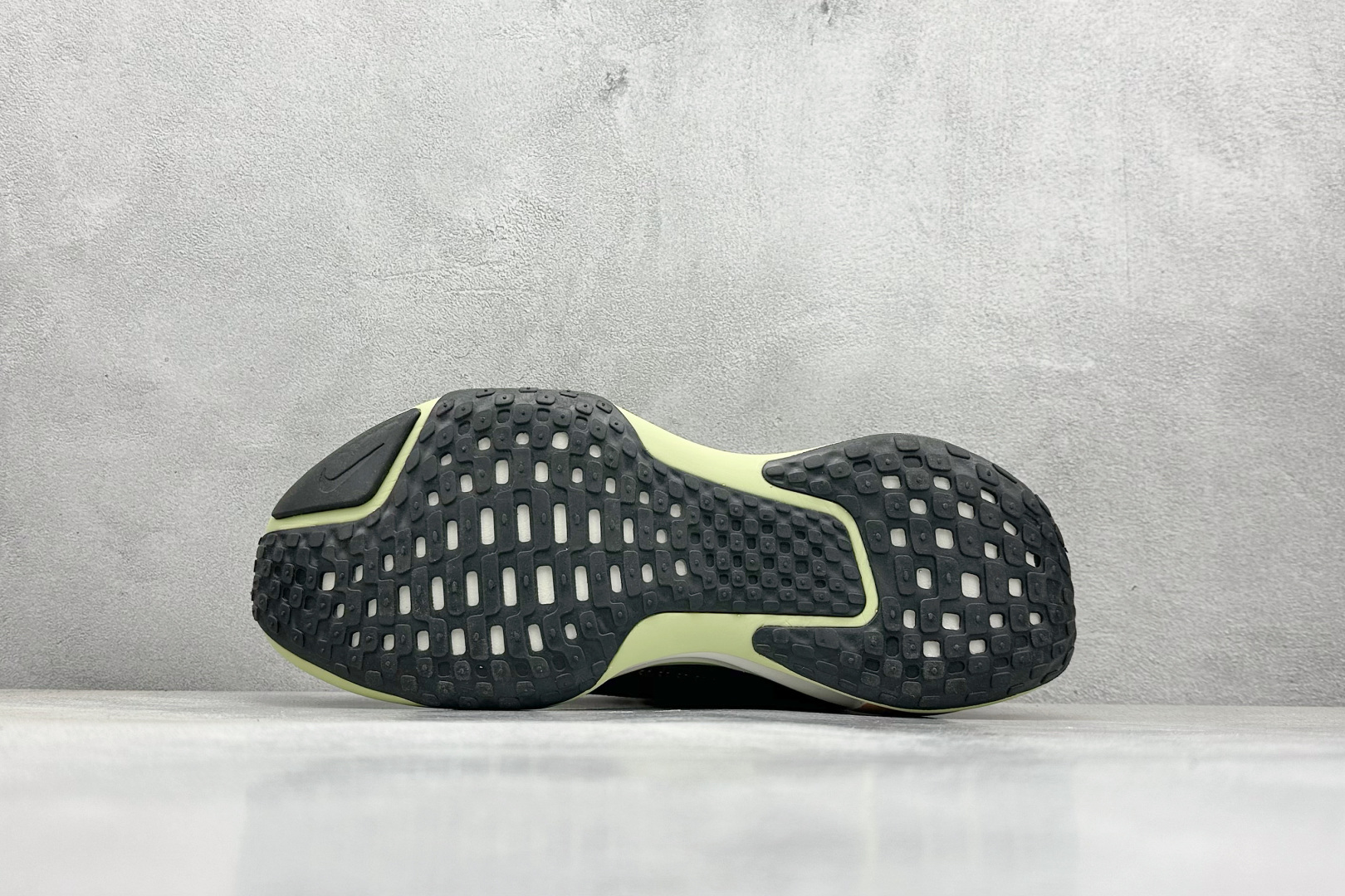 福利特价 终端放店
GS版 NK ZoomX Invincible Run Flyknit FK3 不可