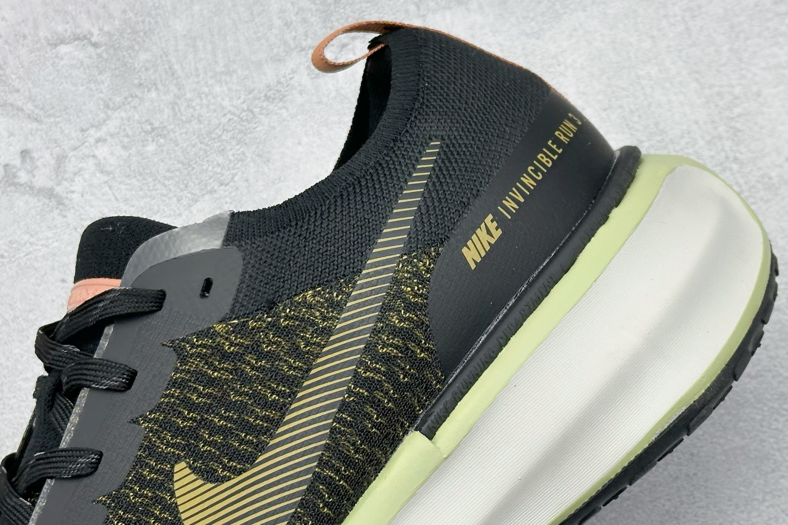 福利特价 终端放店
GS版 NK ZoomX Invincible Run Flyknit FK3 不可