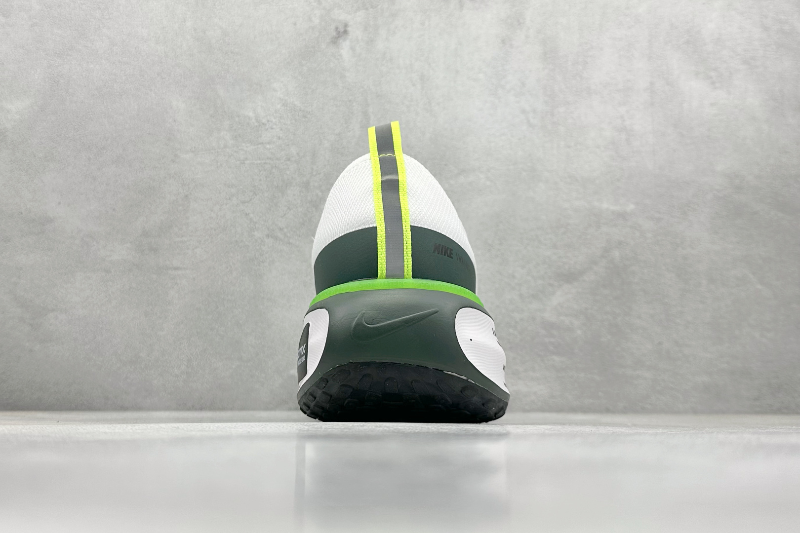福利特价 终端放店
GS版 NK ZoomX Invincible Run Flyknit FK3 不可