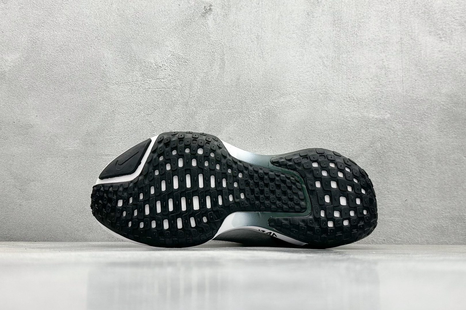 福利特价 终端放店
GS版 NK ZoomX Invincible Run Flyknit FK3 不可