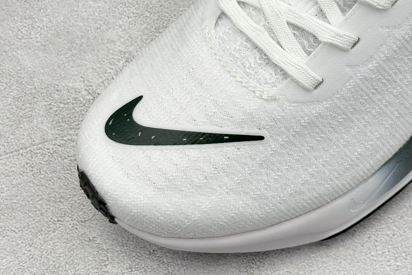 福利特价 终端放店
GS版 NK ZoomX Invincible Run Flyknit FK3 不可