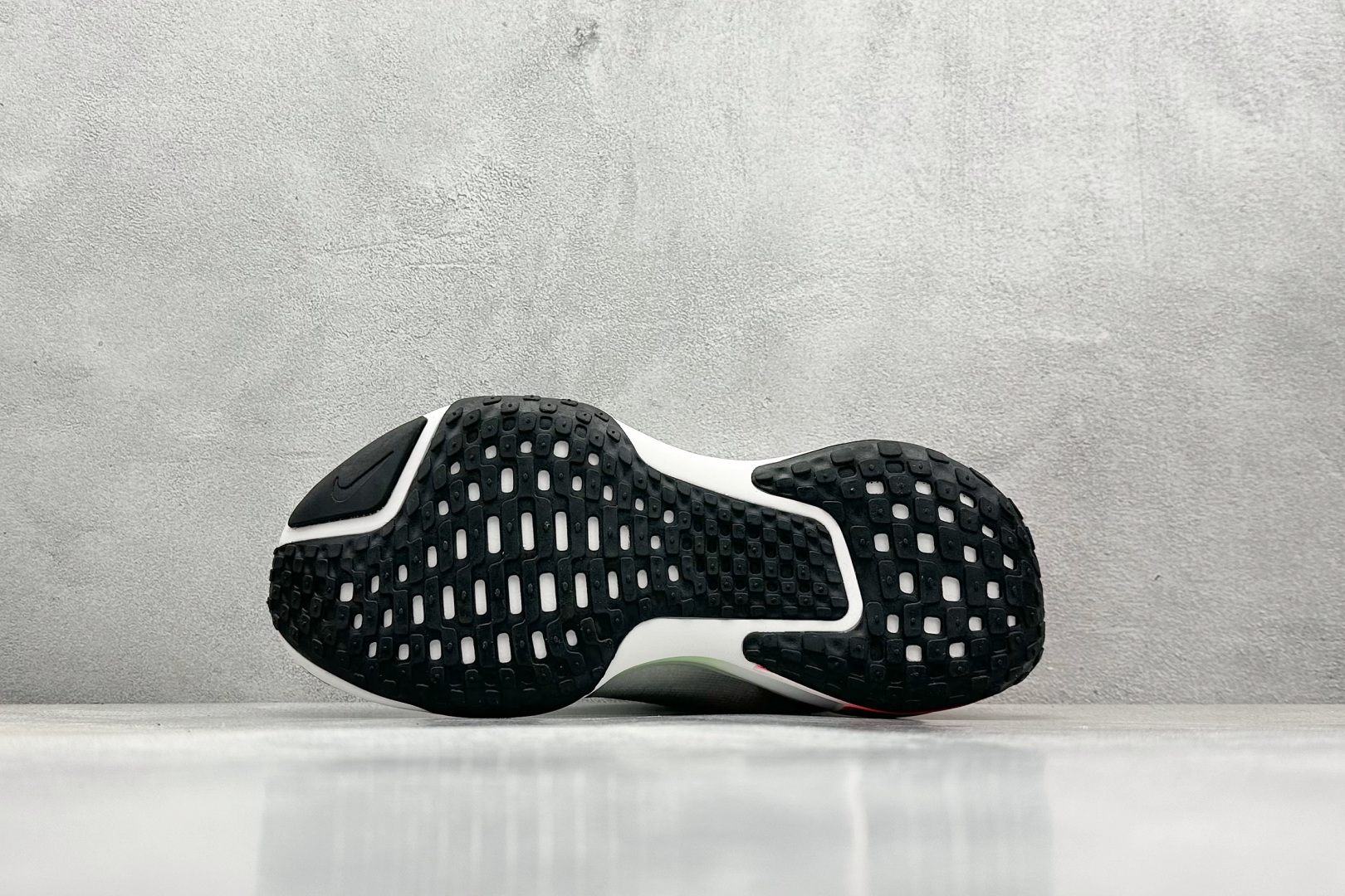 福利特价 终端放店
GS版 NK ZoomX Invincible Run Flyknit FK3 不可