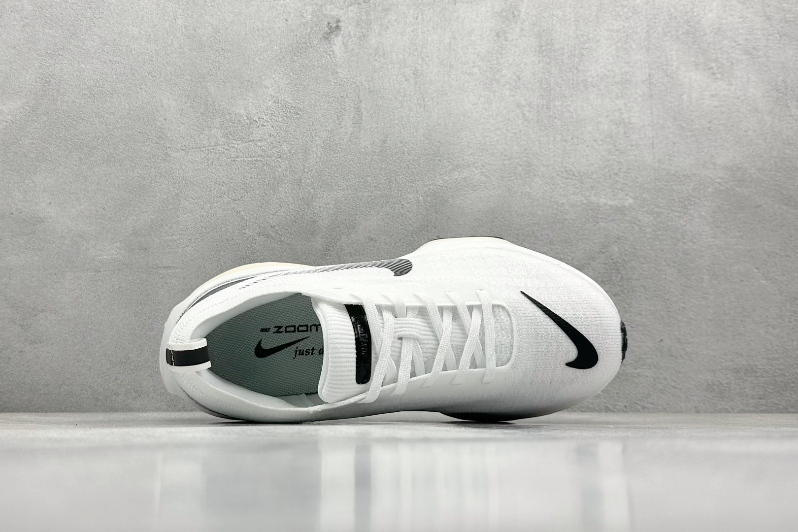 福利特价 终端放店
GS版 NK ZoomX Invincible Run Flyknit FK3 不可