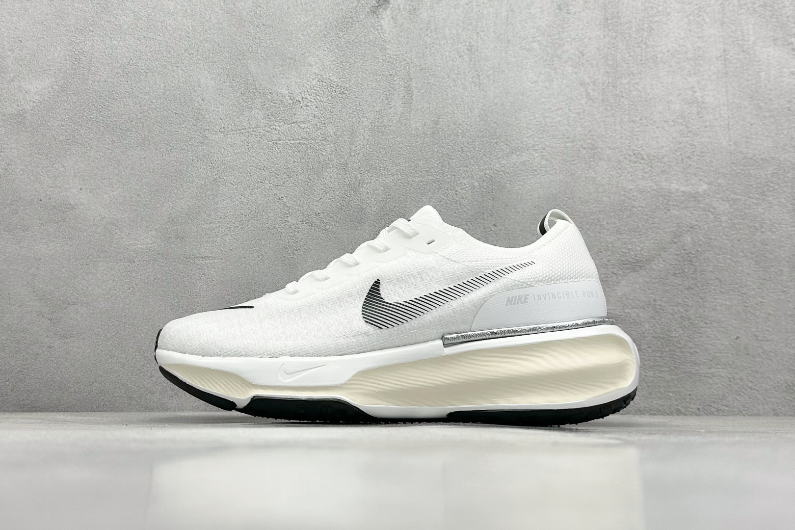 福利特价 终端放店
GS版 NK ZoomX Invincible Run Flyknit FK3 不可