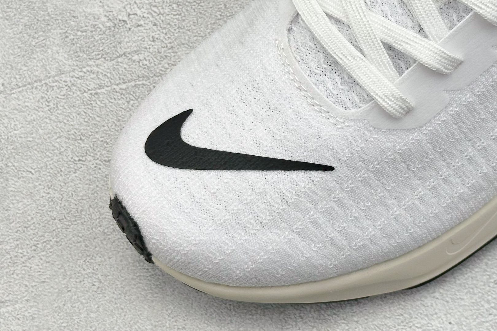 福利特价 终端放店
GS版 NK ZoomX Invincible Run Flyknit FK3 不可