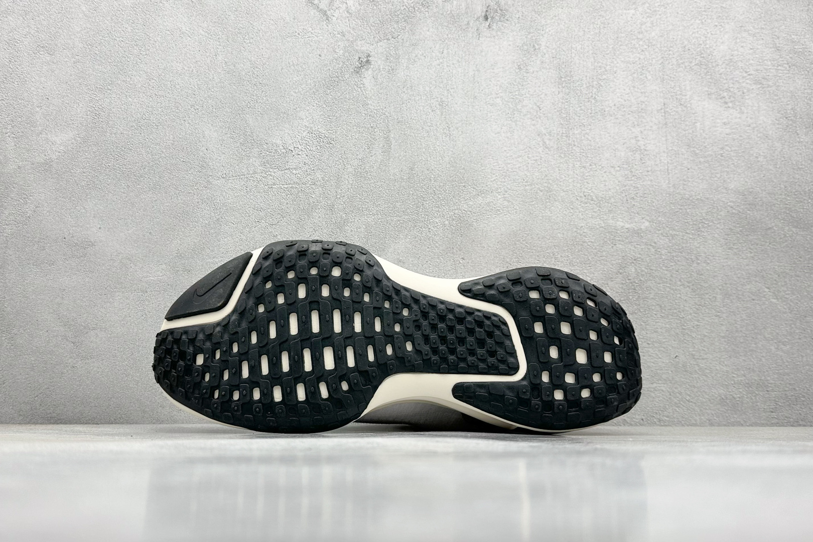 福利特价 终端放店
GS版 NK ZoomX Invincible Run Flyknit FK3 不可