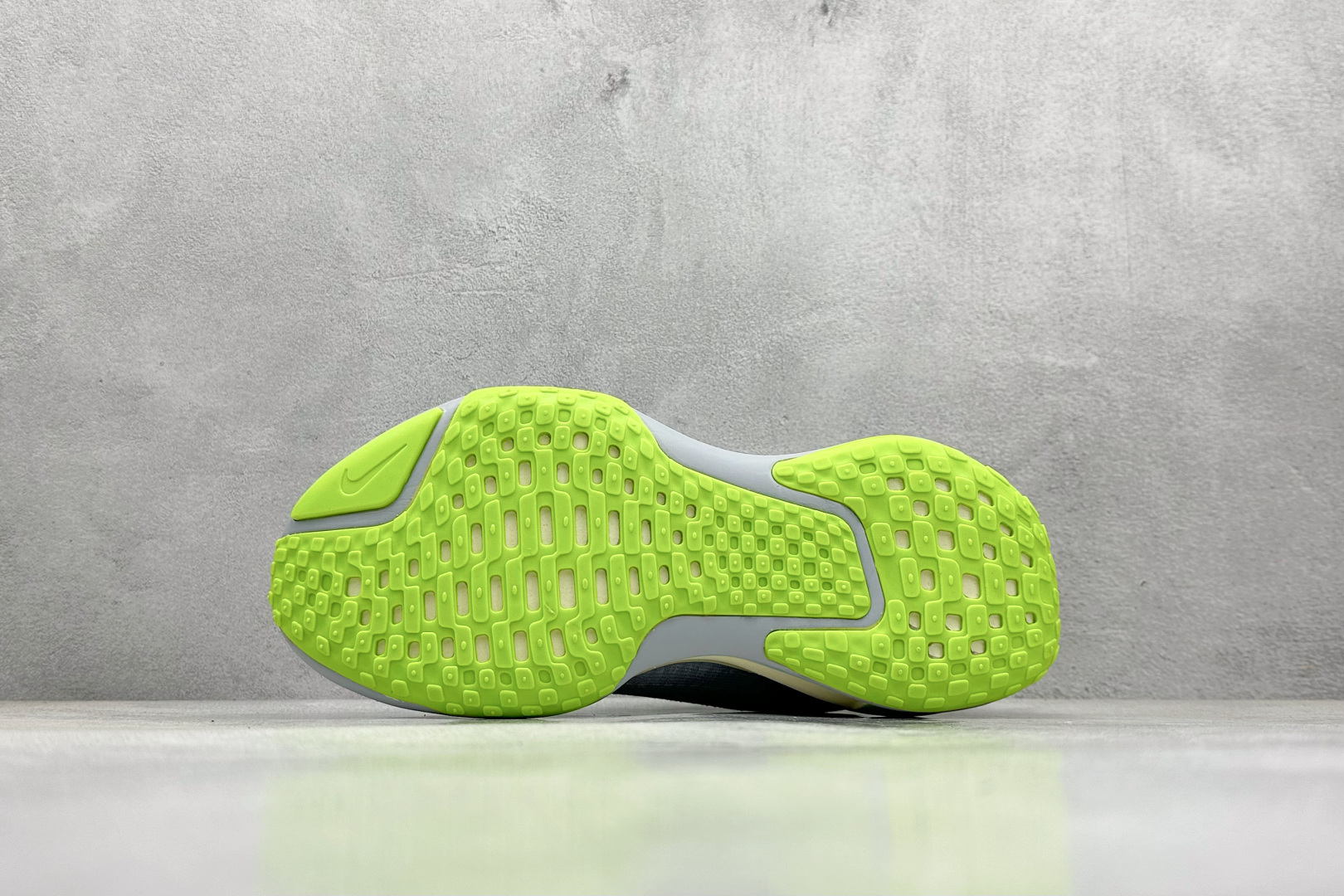福利特价 终端放店
GS版 NK ZoomX Invincible Run Flyknit FK3 不可