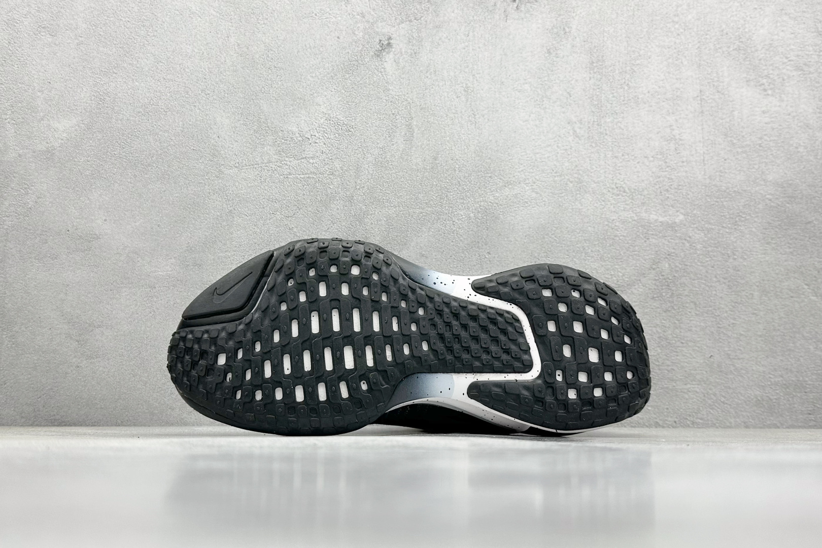 福利特价 终端放店
GS版 NK ZoomX Invincible Run Flyknit FK3 不可