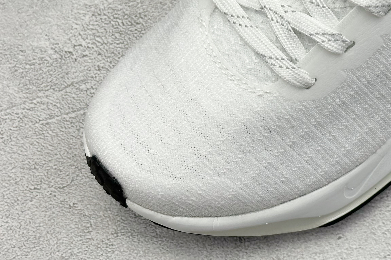 福利特价 终端放店
GS版 NK ZoomX Invincible Run Flyknit FK3 不可