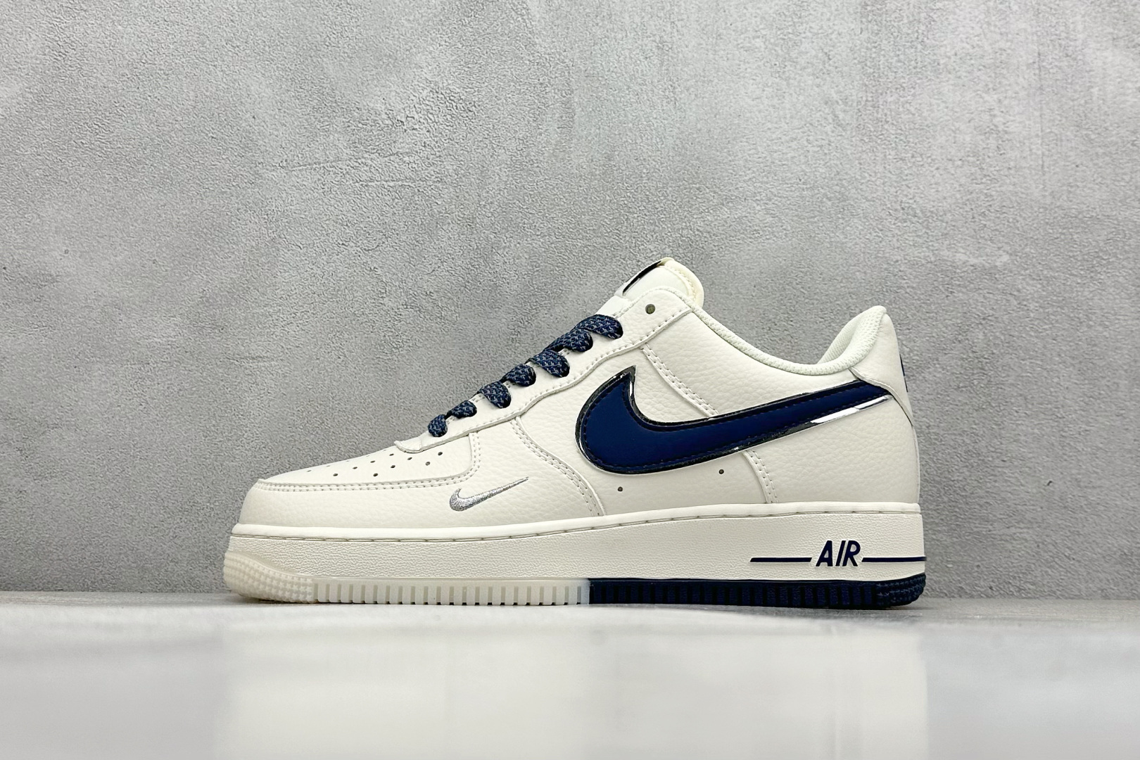  
Air Force 1 '07 Low 深蓝白双色
原楦头原纸板 打造纯正空军版型
#专注外贸渠道 