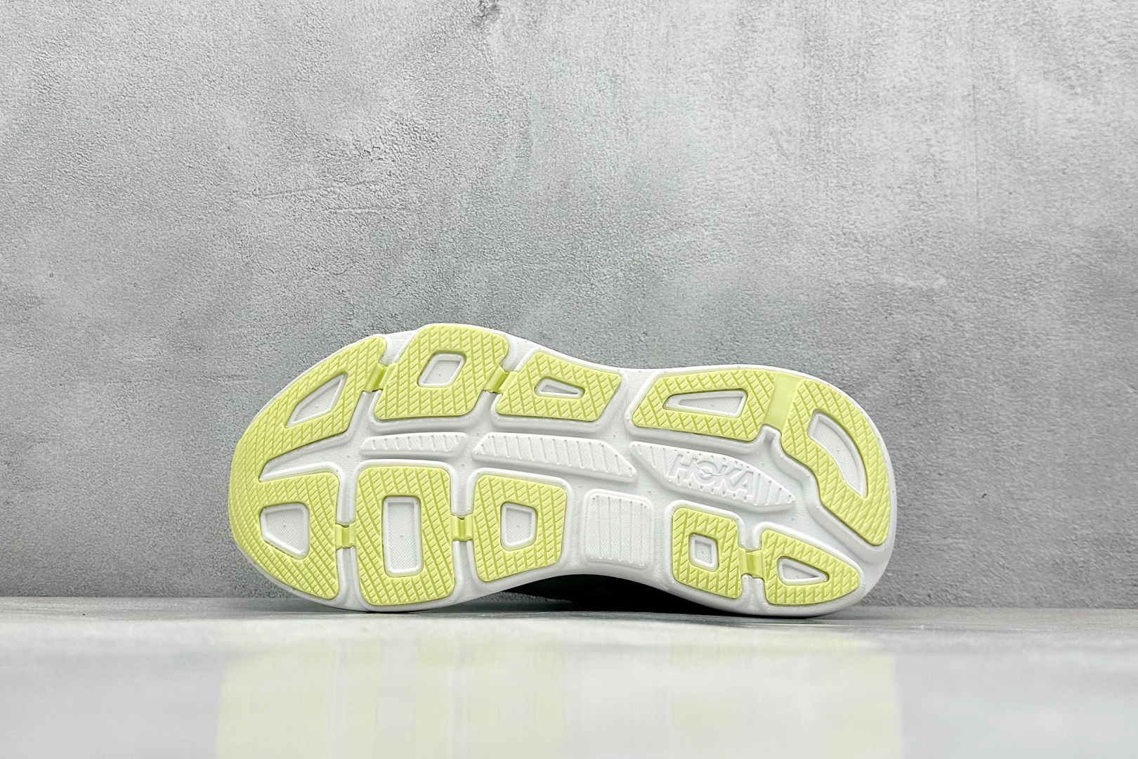  
HOKA ONE ONE Bondi 9 机能缓震跑鞋
#鞋面部分采用工程网眼面料，可以确保必要的