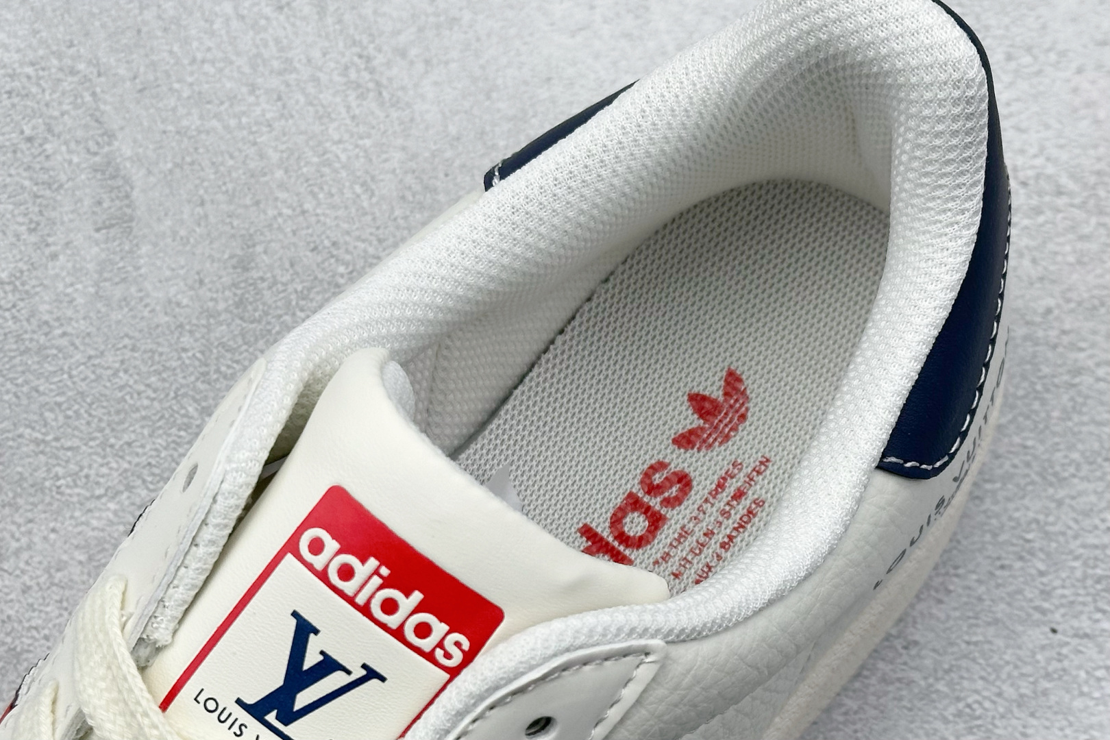  
AD Originals Superstar x Louis Vuitton 白蓝红
采用全新头层拼
