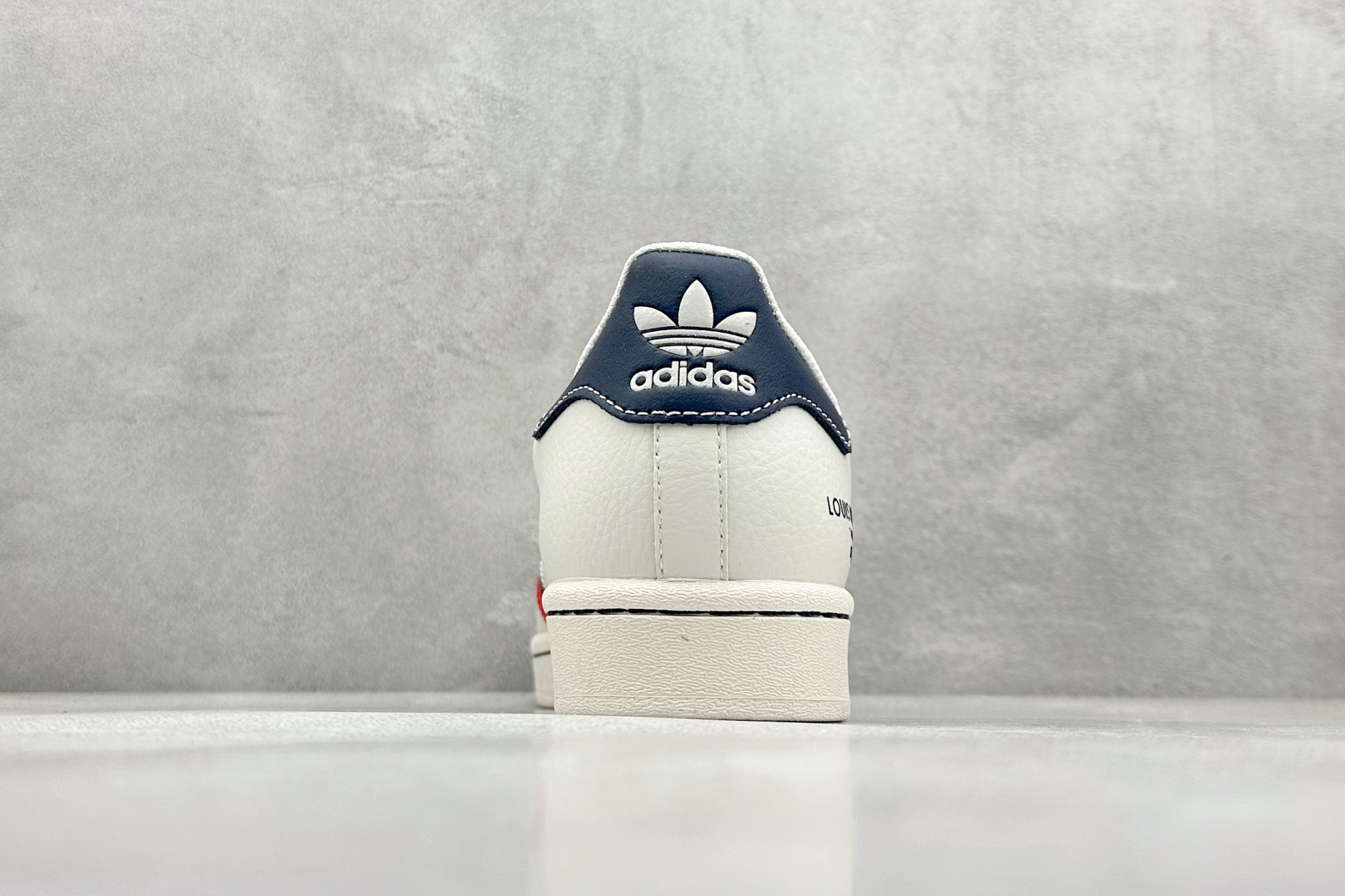  
AD Originals Superstar x Louis Vuitton 白蓝红
采用全新头层拼